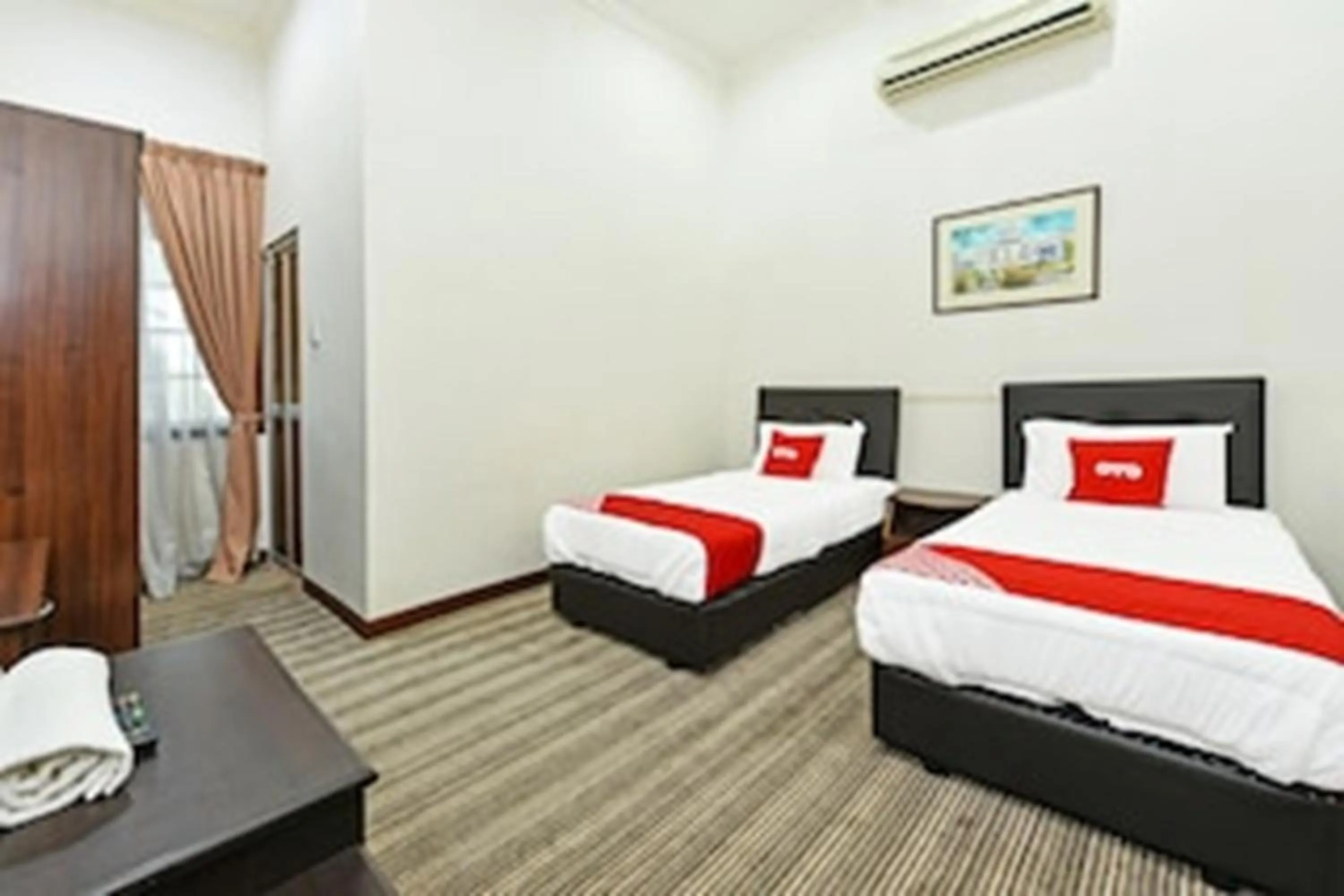 air conditioner, Bed in Capital O 90434 Marmoris House