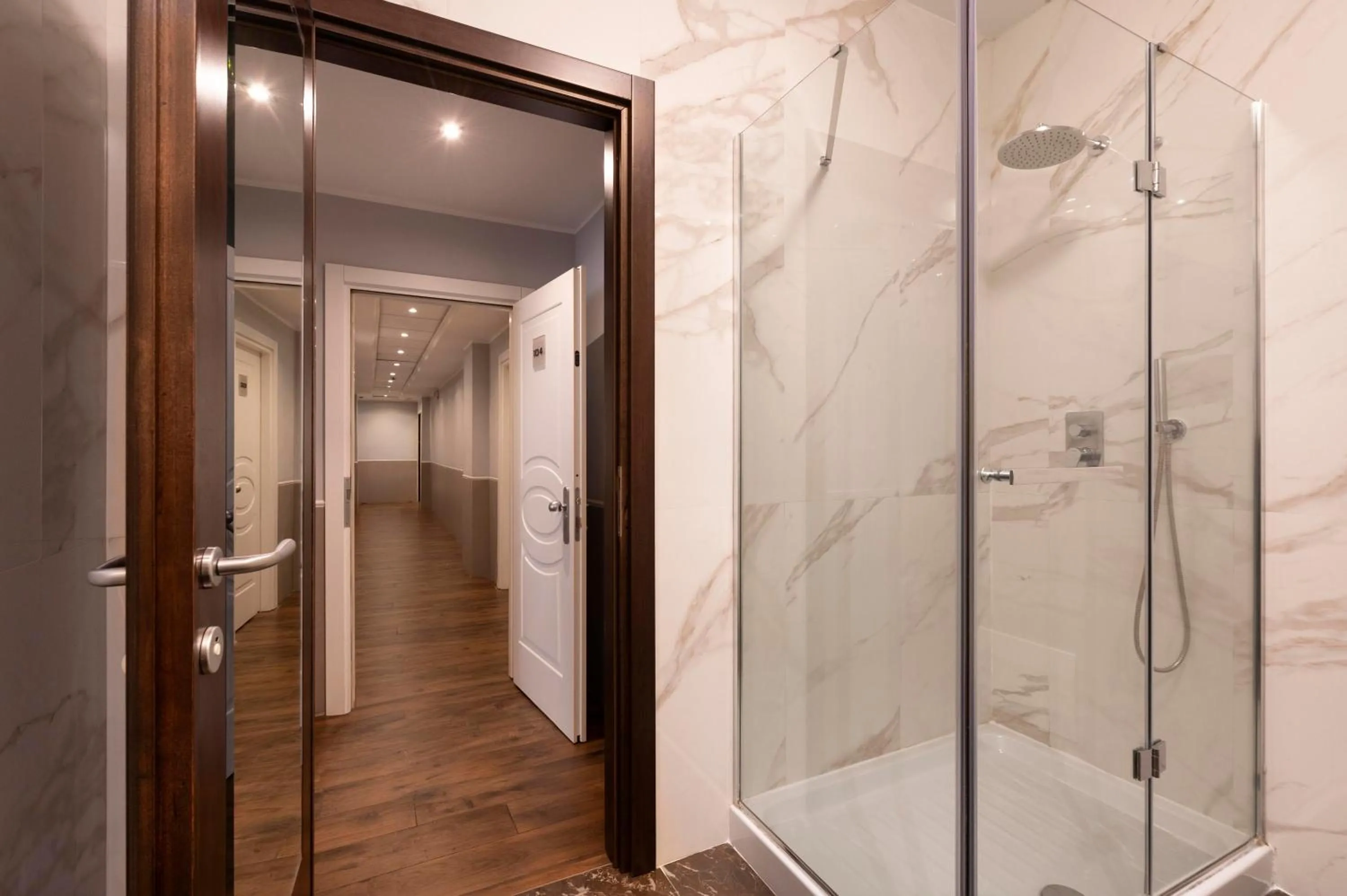 Shower in Hotel Virgilio