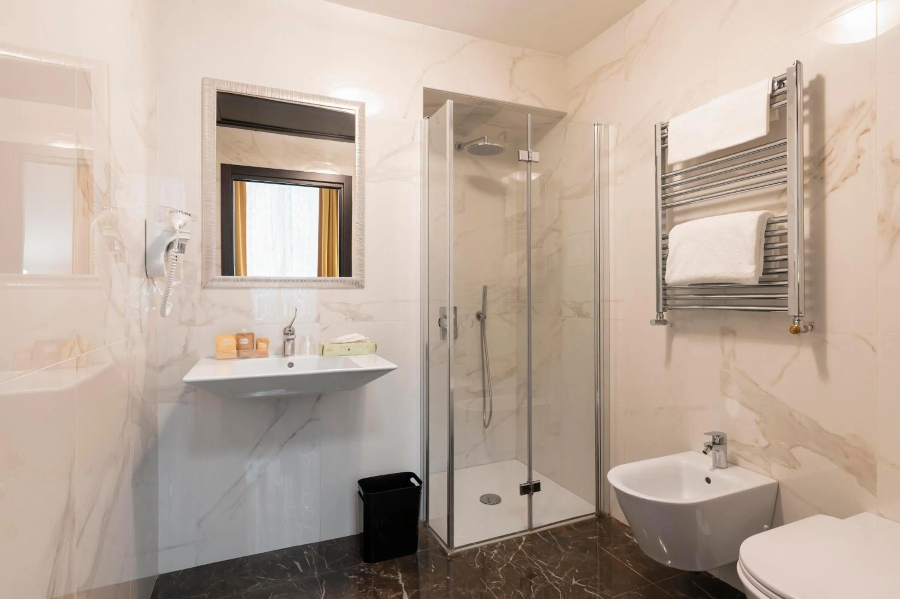 Shower in Hotel Virgilio