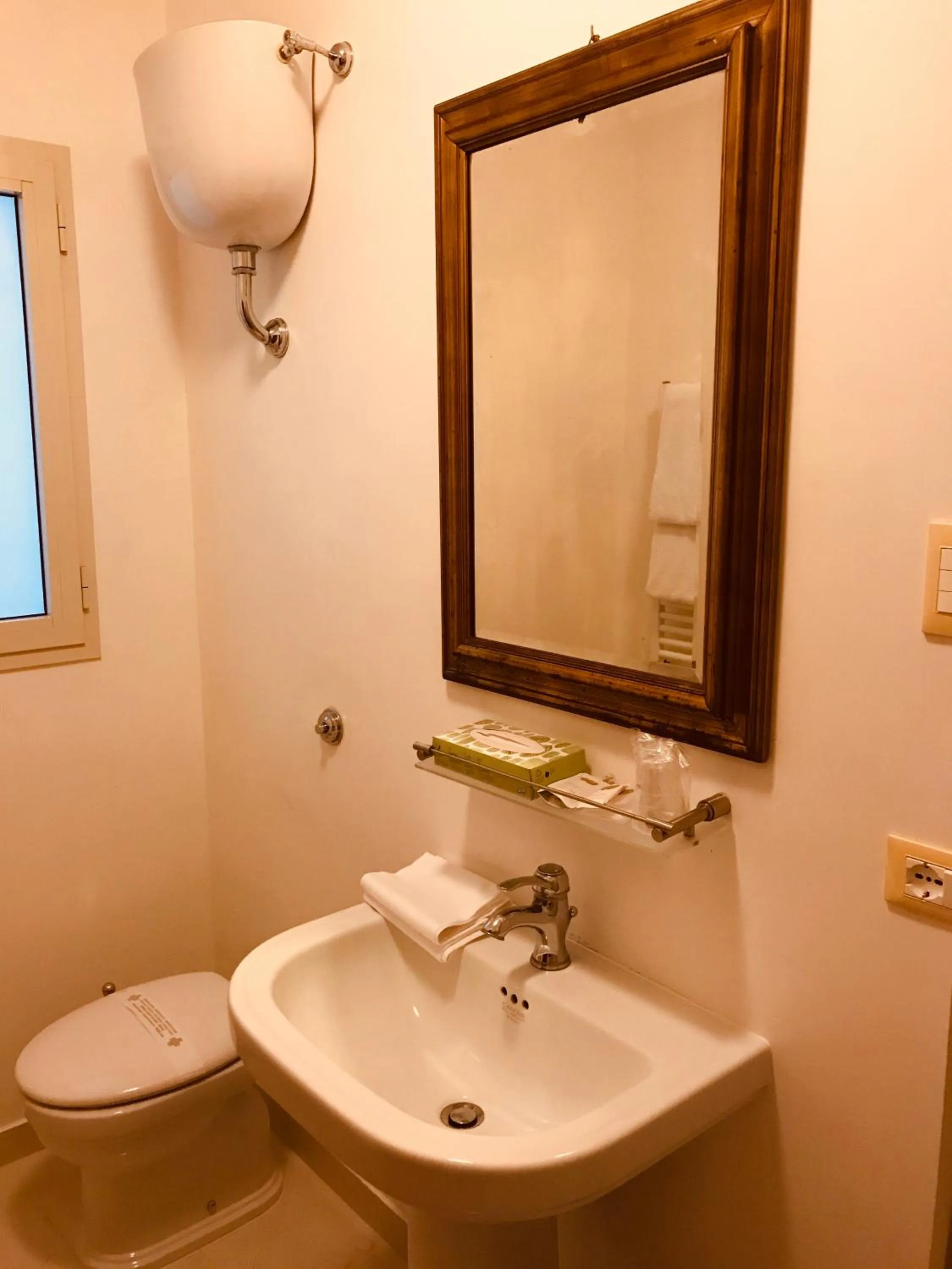 Bathroom in Hotel Virgilio