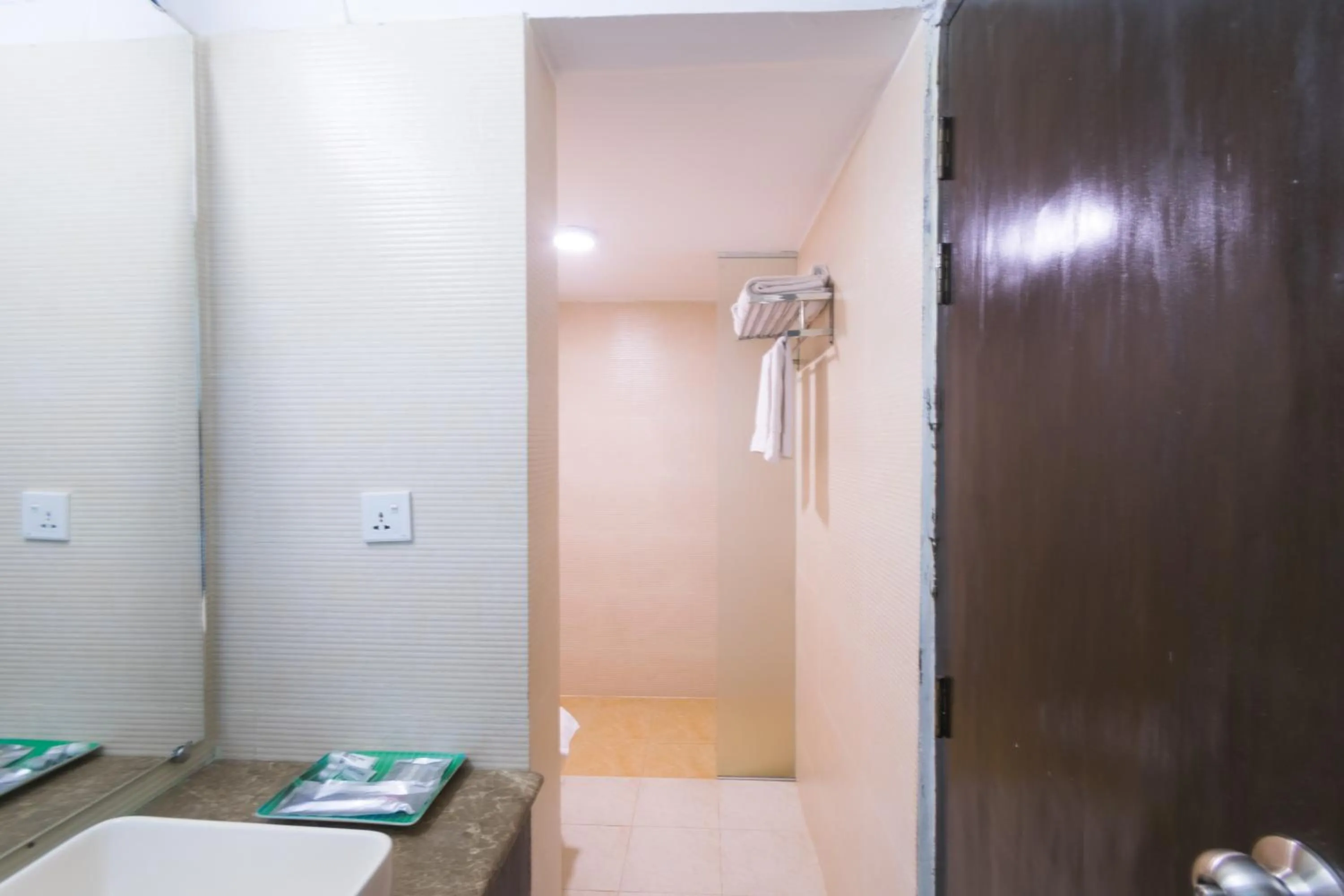 Bathroom, Bed in Hotel The Enchanted Residence