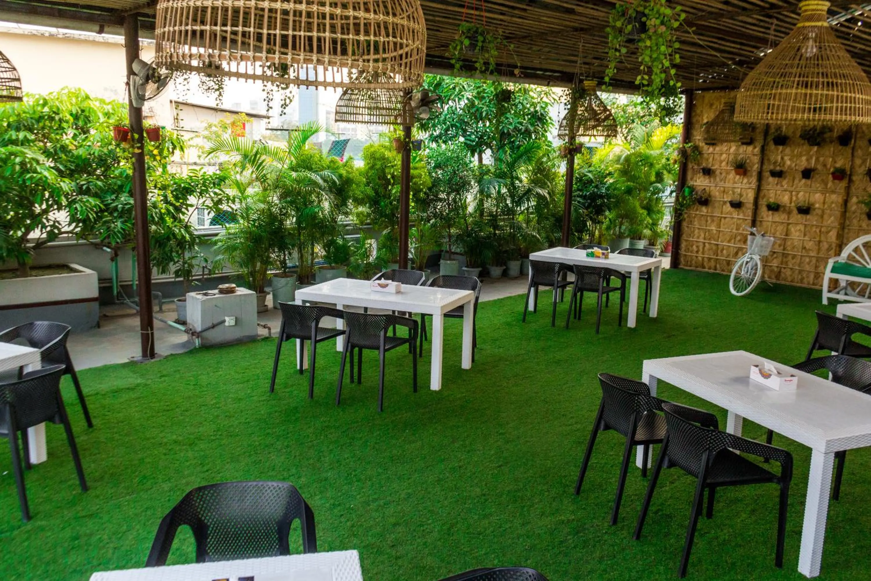 Restaurant/places to eat in Hotel The Enchanted Residence