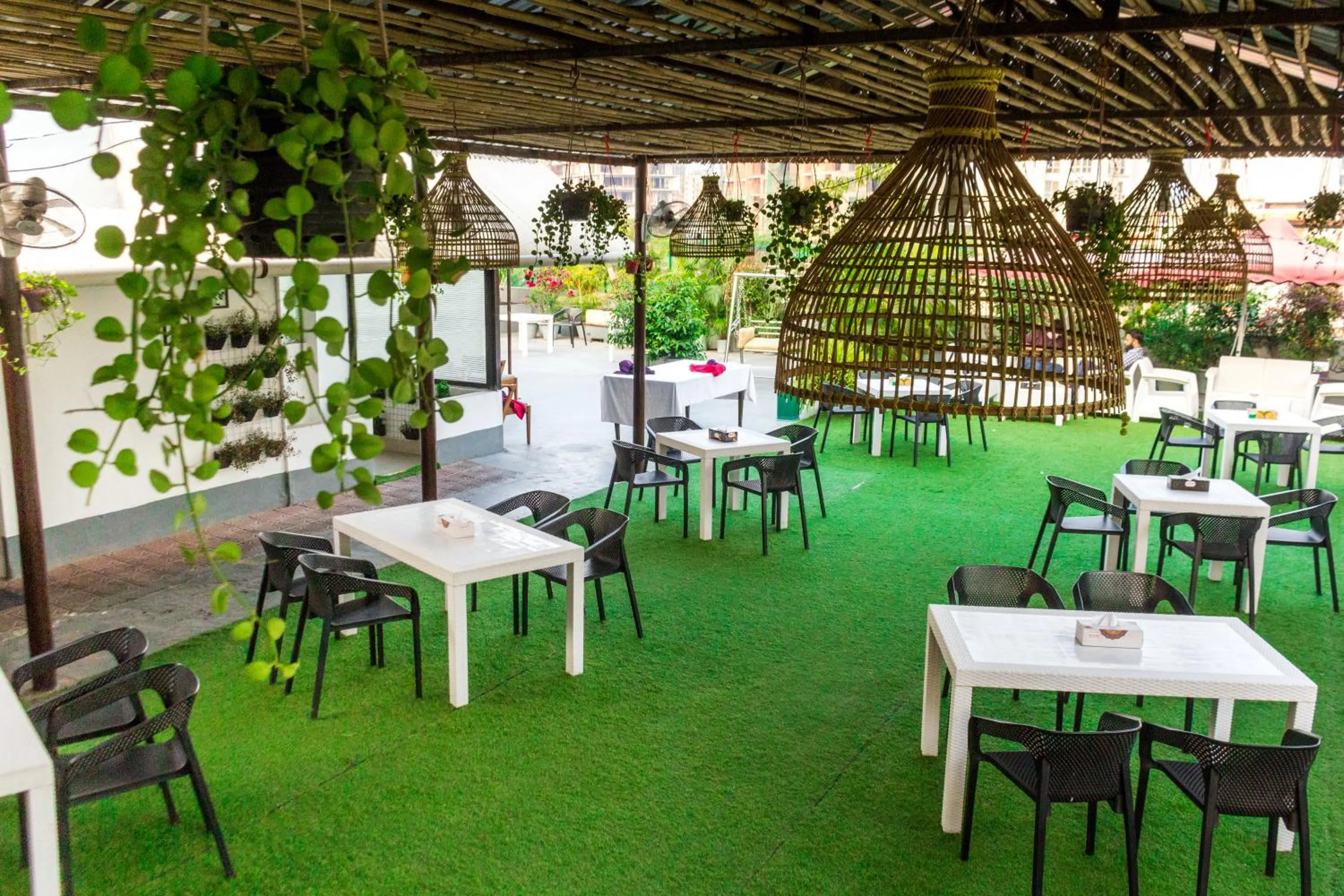 Restaurant/places to eat in Hotel The Enchanted Residence