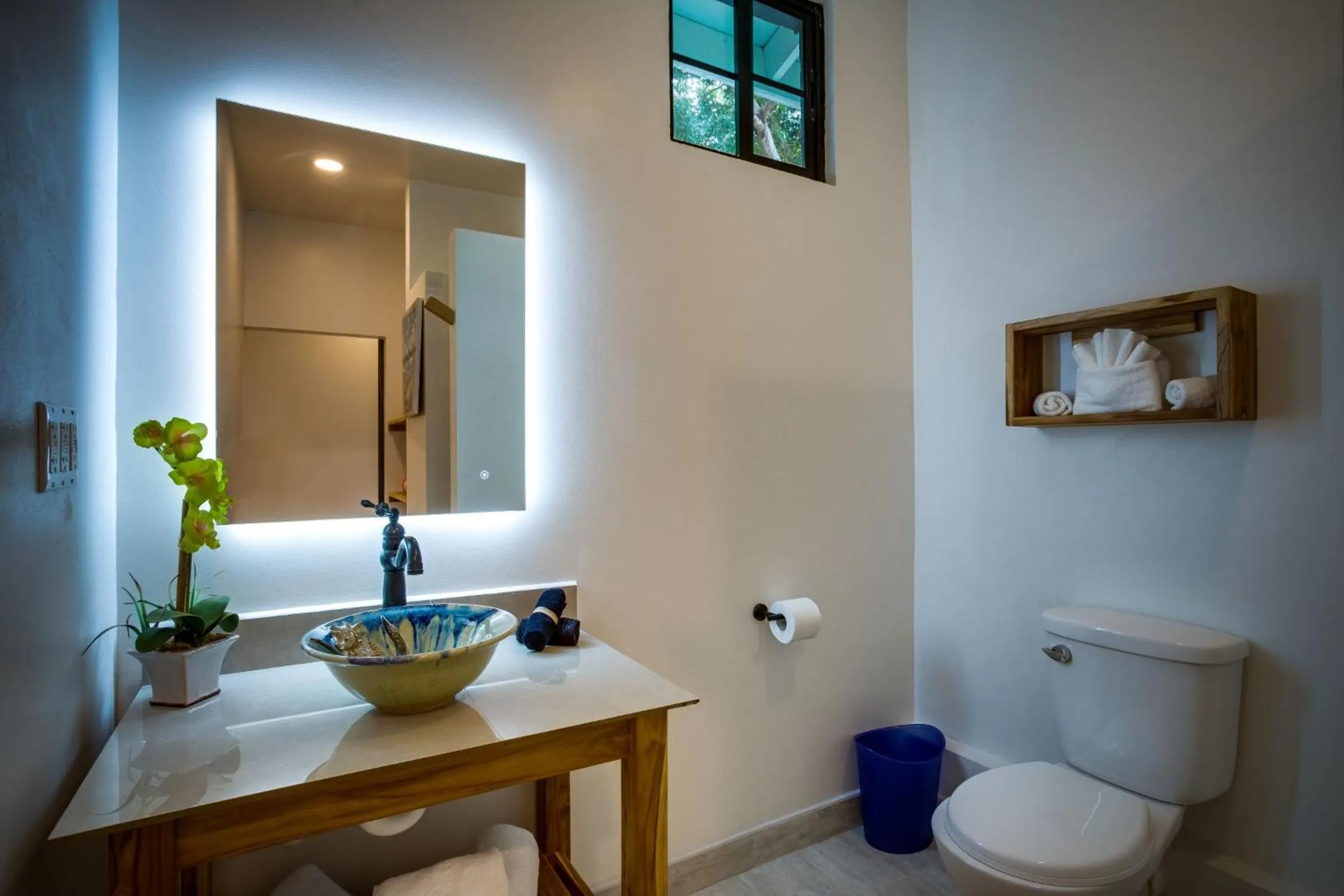 Toilet in The Sea Glass Inn