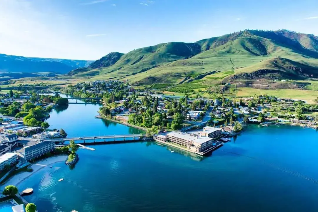 Grandview Lake Chelan- Waterfront View, Pool, Hot tub, Golf, 1 Min To Downtown Grandview Lake Chelan- Waterfront View, Pool, Hot tub, Golf, 1 Min To Downtown