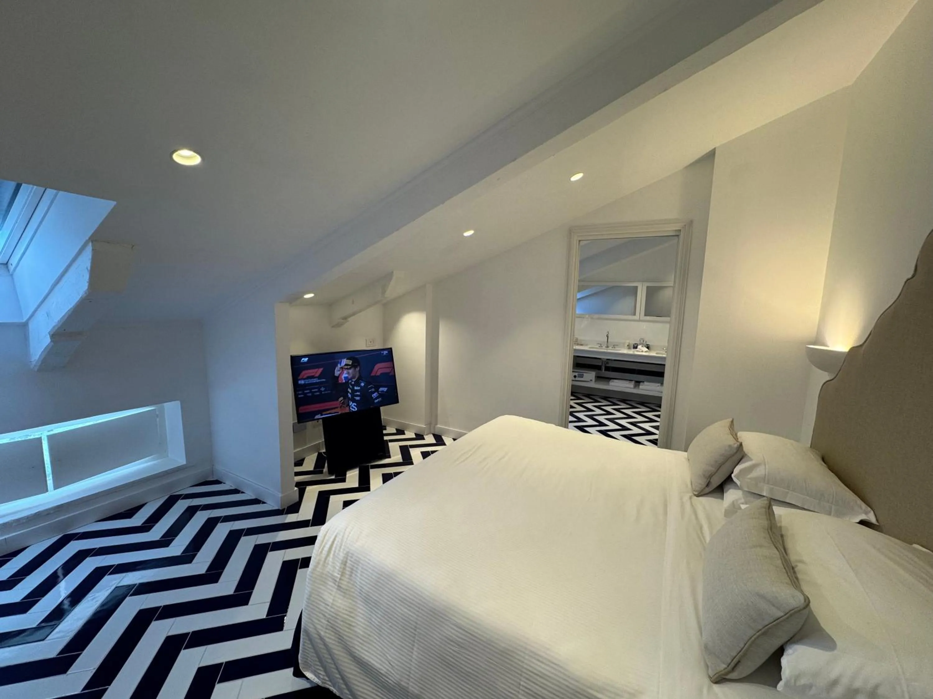 TV and multimedia, Bed in Grand Hotel Aminta