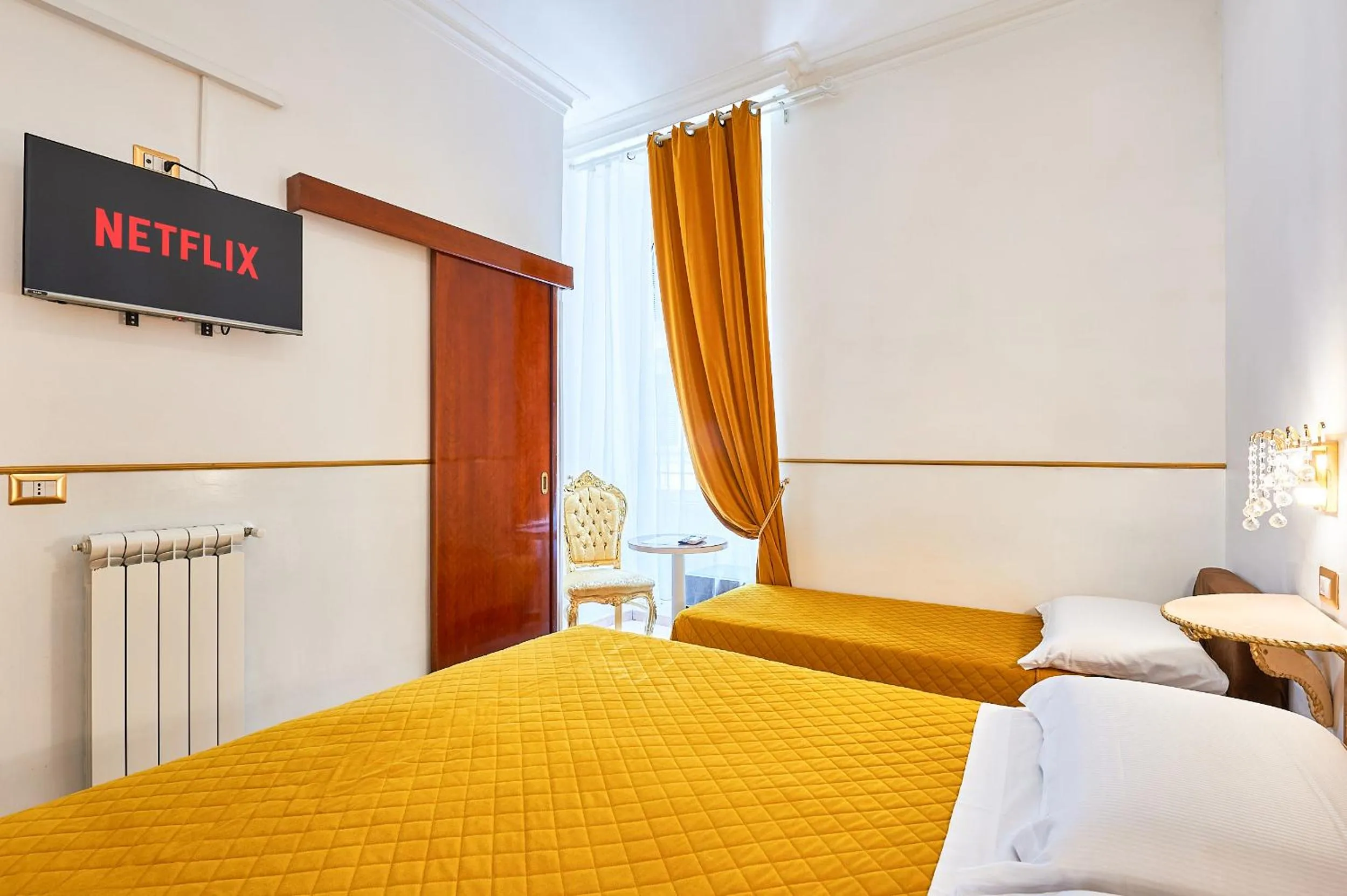 TV and multimedia, Bed in Hotel Virginia