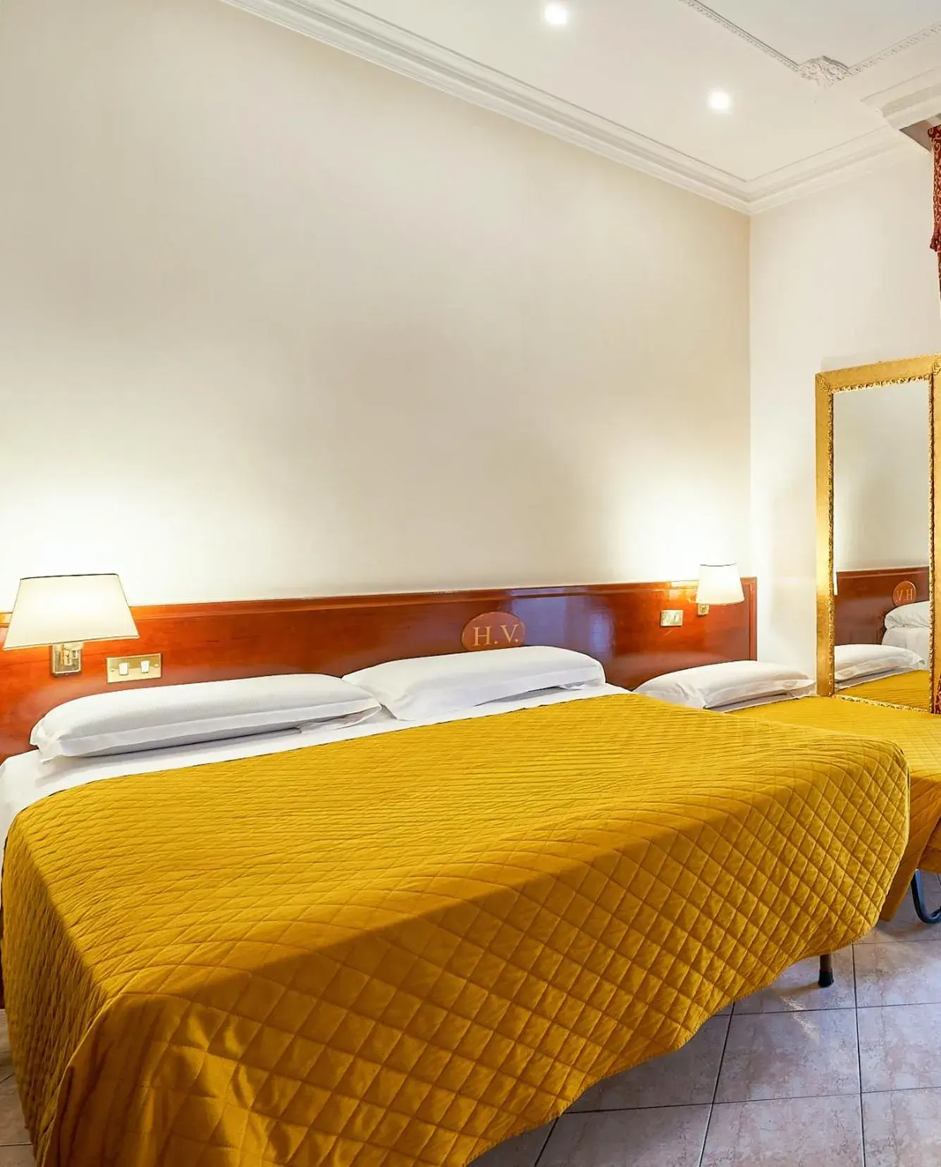 Quadruple Room in Hotel Virginia Quadruple Room in Hotel Virginia