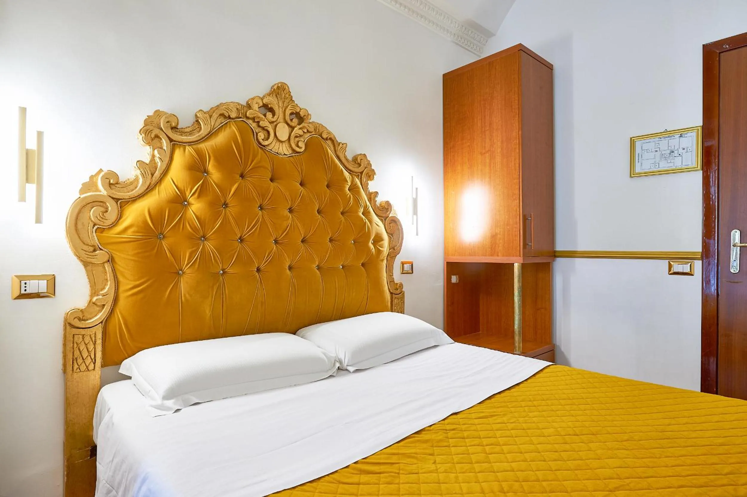 Bed in Hotel Virginia