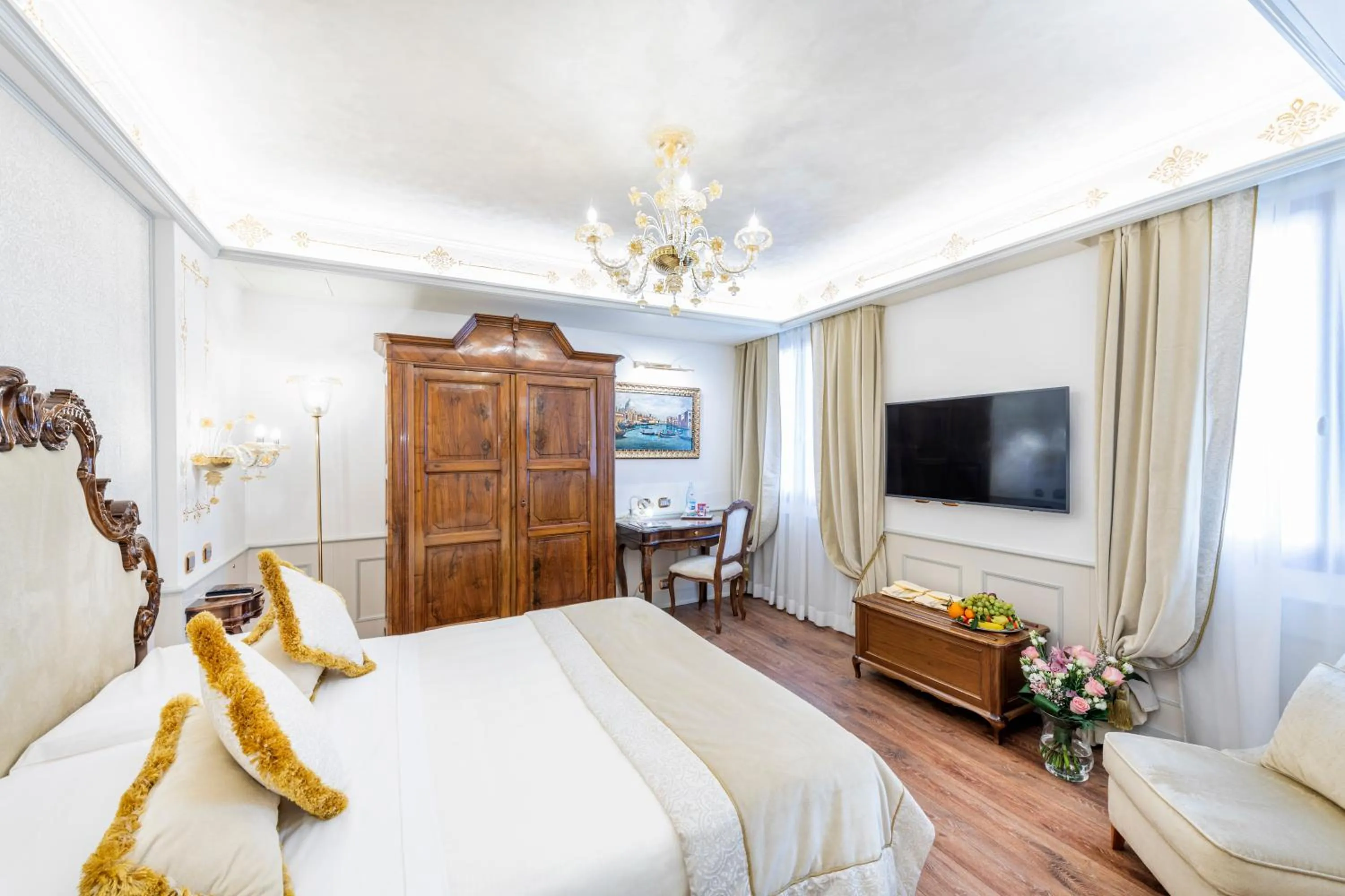 Bedroom, Bed in Monaco & Grand Canal