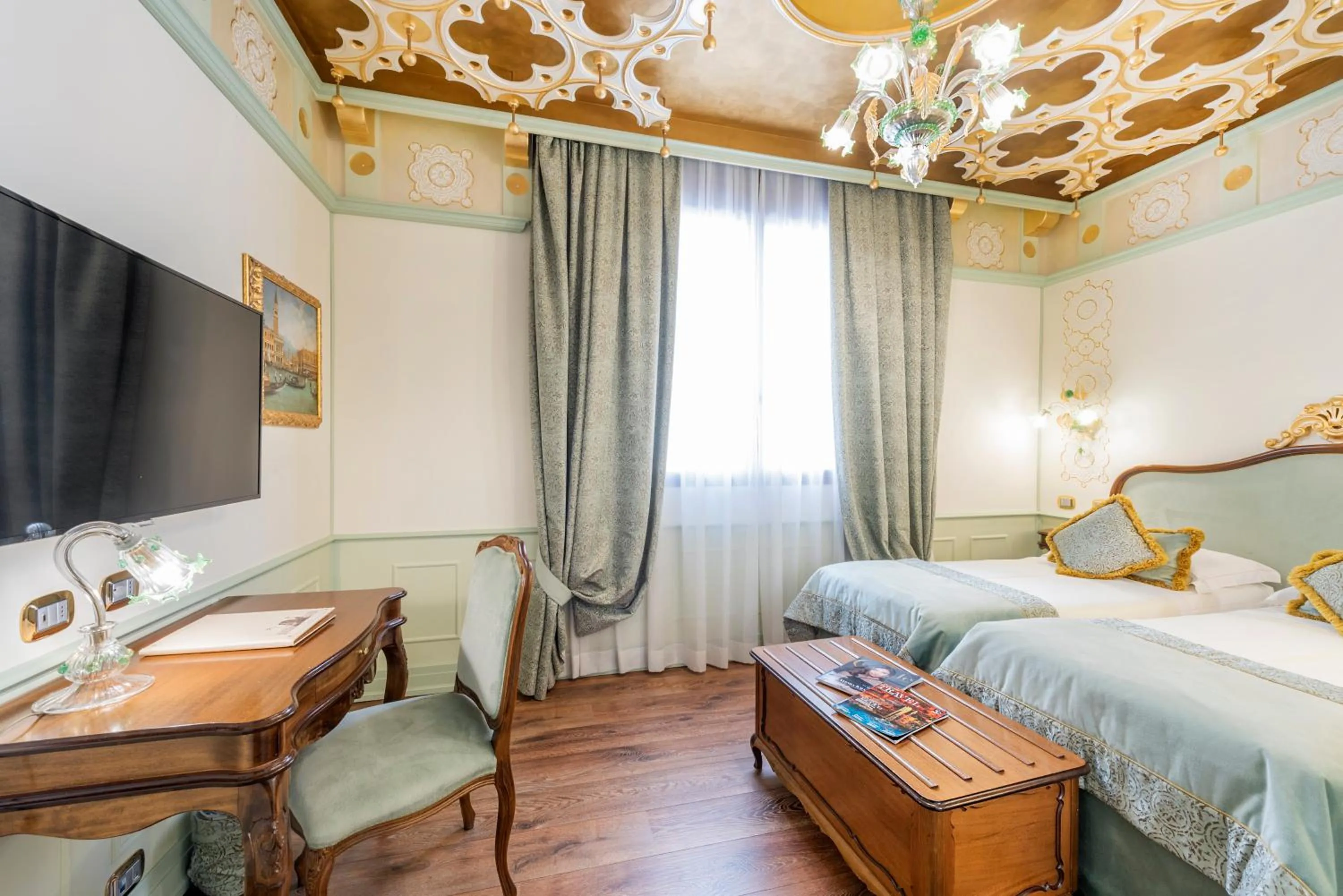 Bedroom, Bed in Monaco & Grand Canal