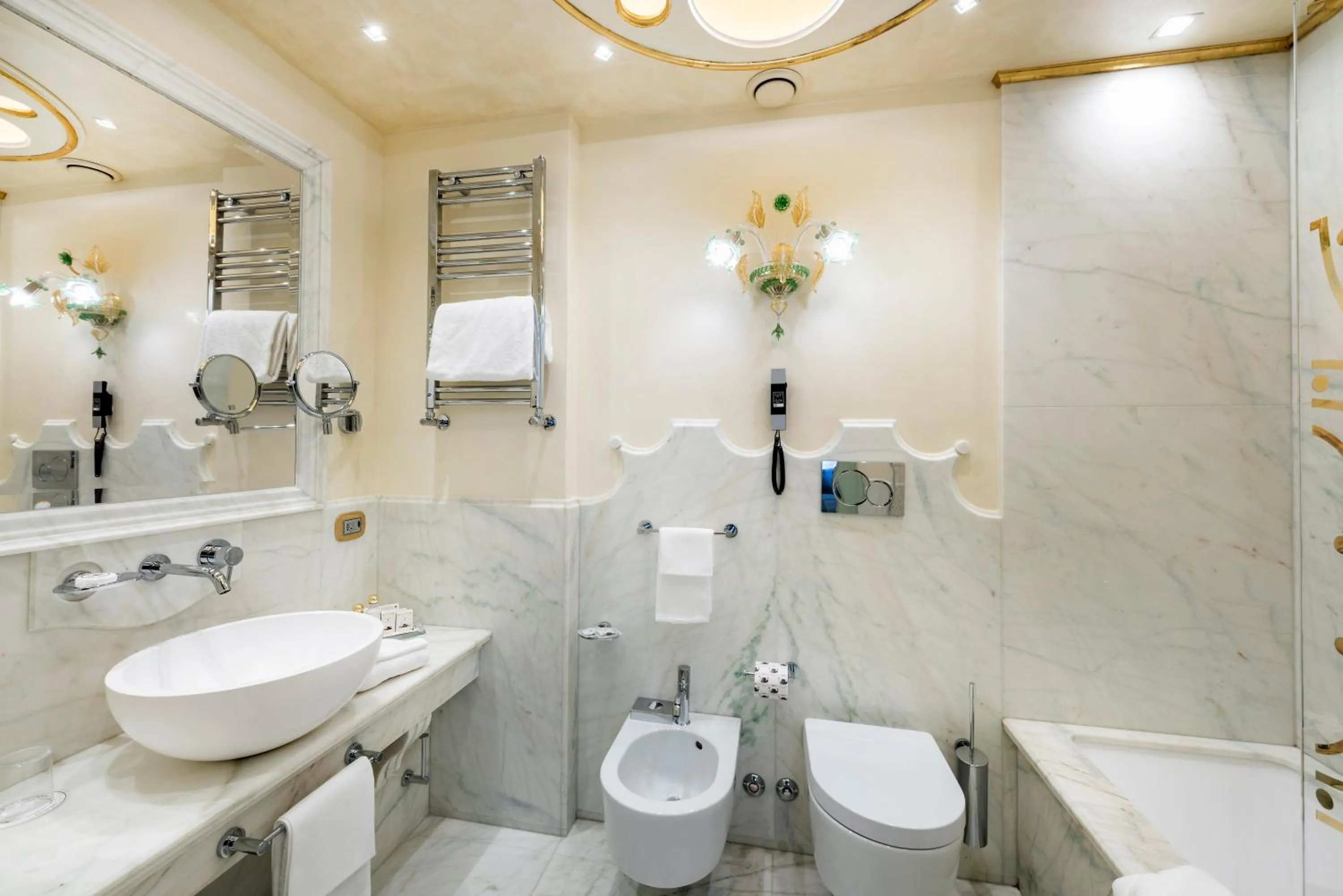 Bathroom in Monaco & Grand Canal