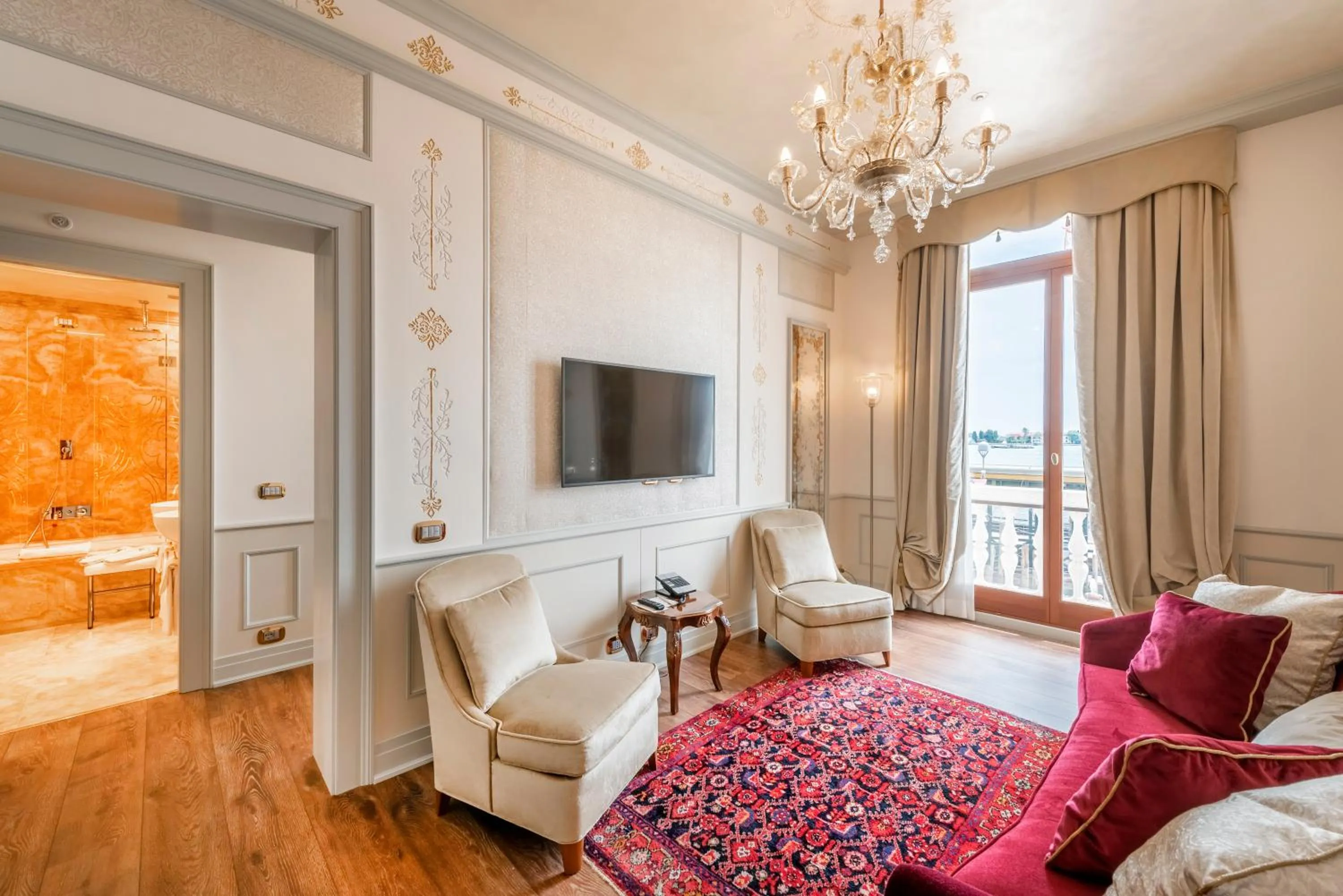 Living room, Bed in Monaco & Grand Canal