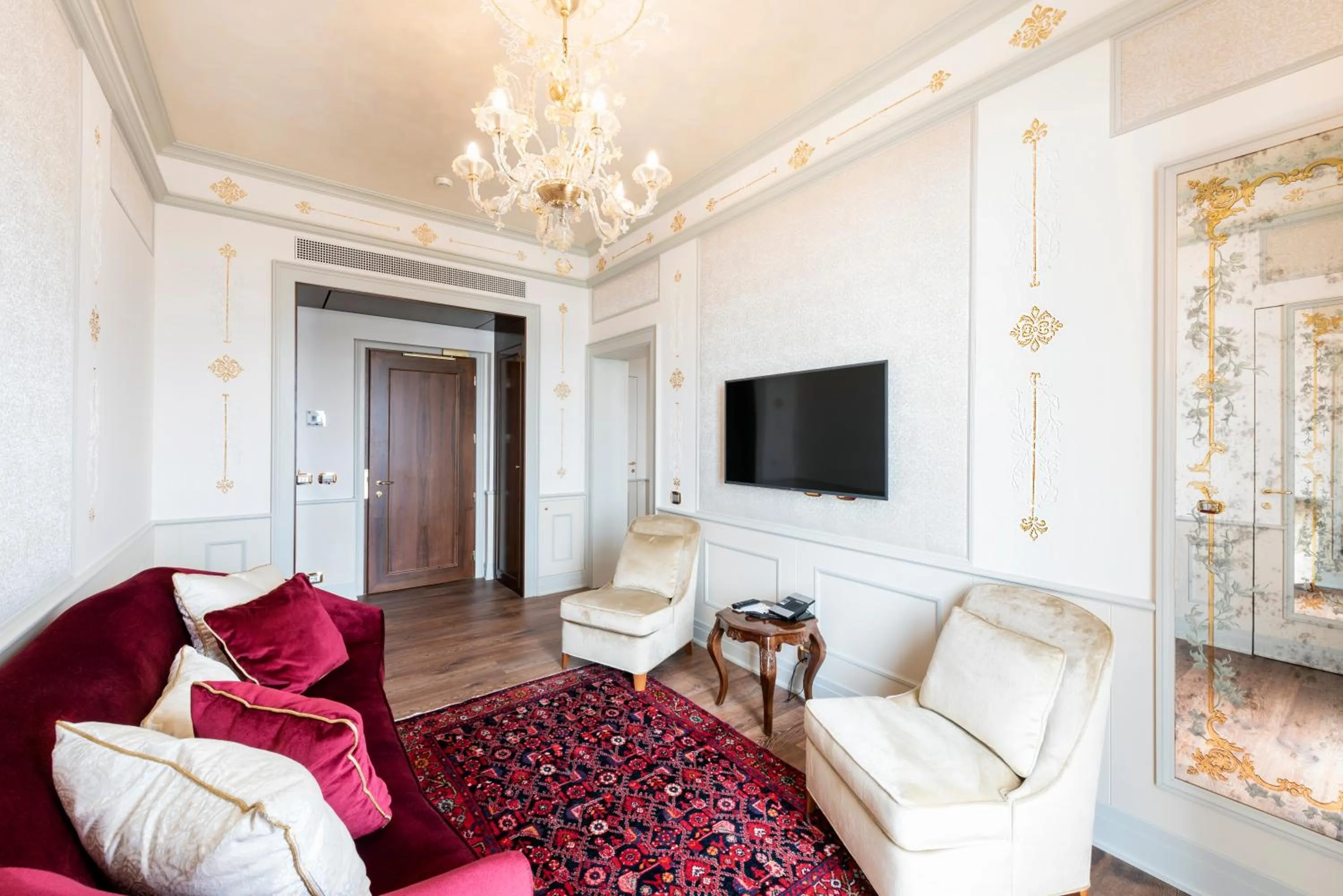 TV and multimedia in Monaco & Grand Canal