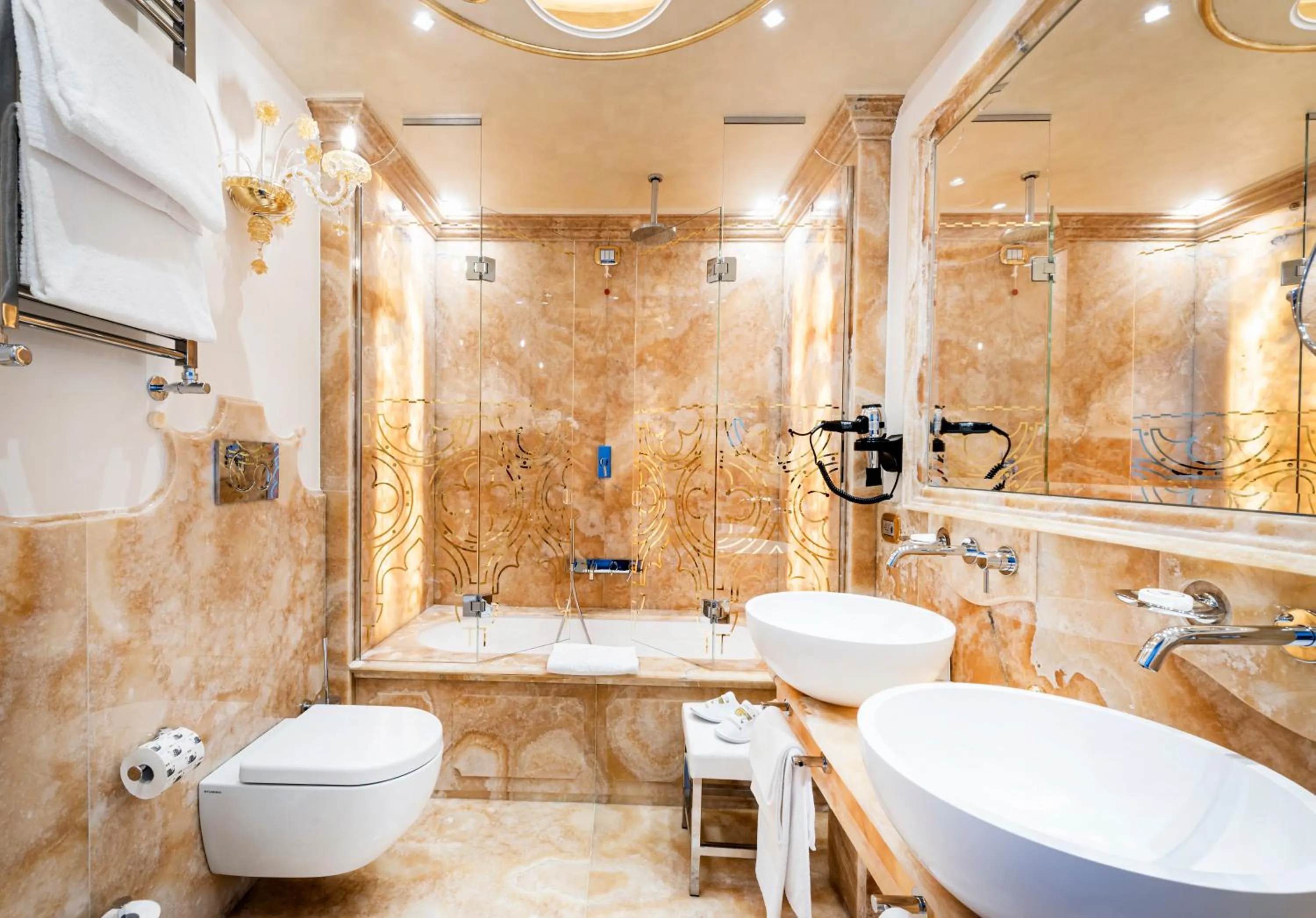 Bathroom in Monaco & Grand Canal