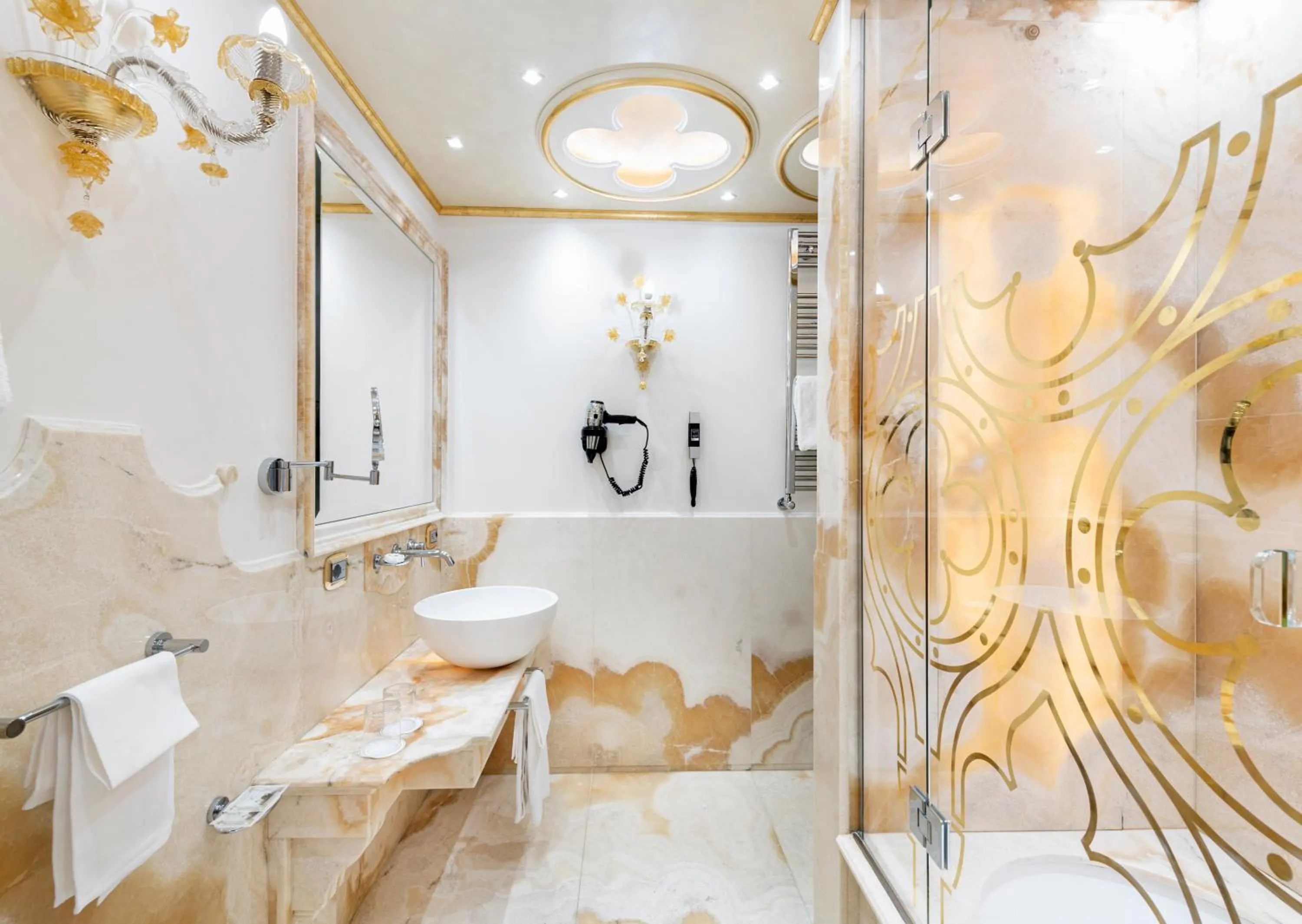 Bathroom in Monaco & Grand Canal