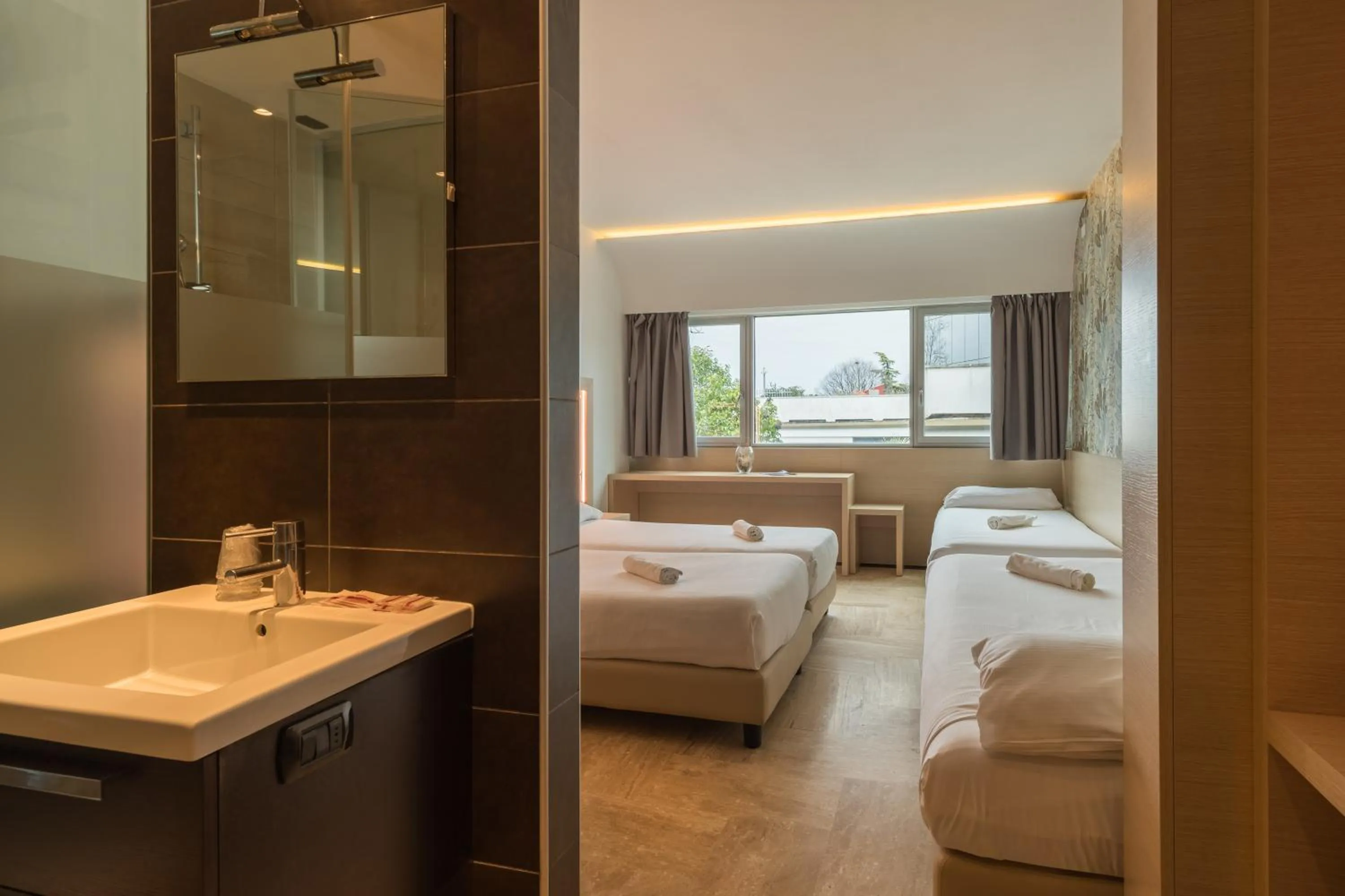 Bathroom, Bed in Hotel Antares Sport Beauty & Wellness
