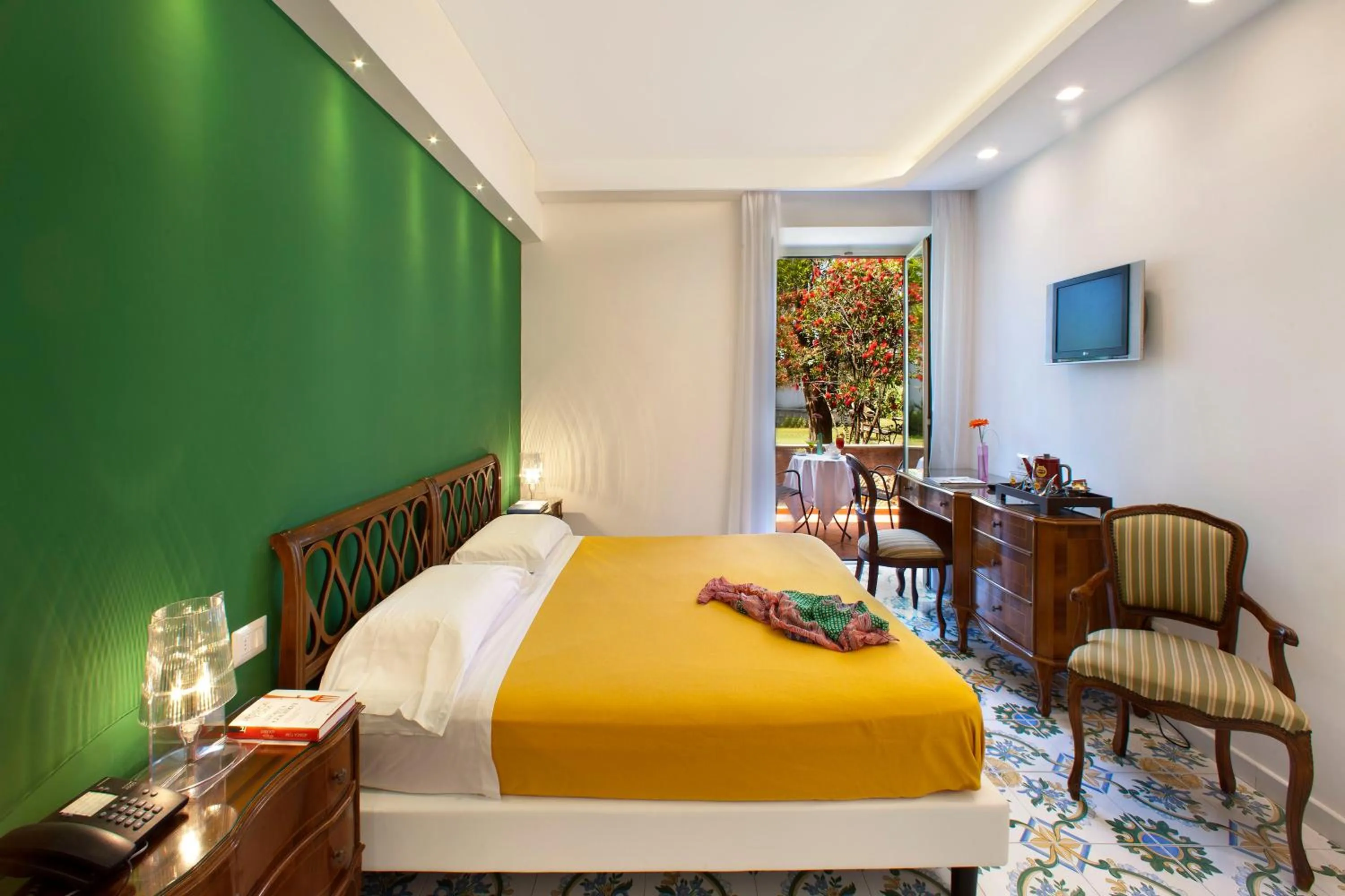 Patio, Bed in Hotel Alpha