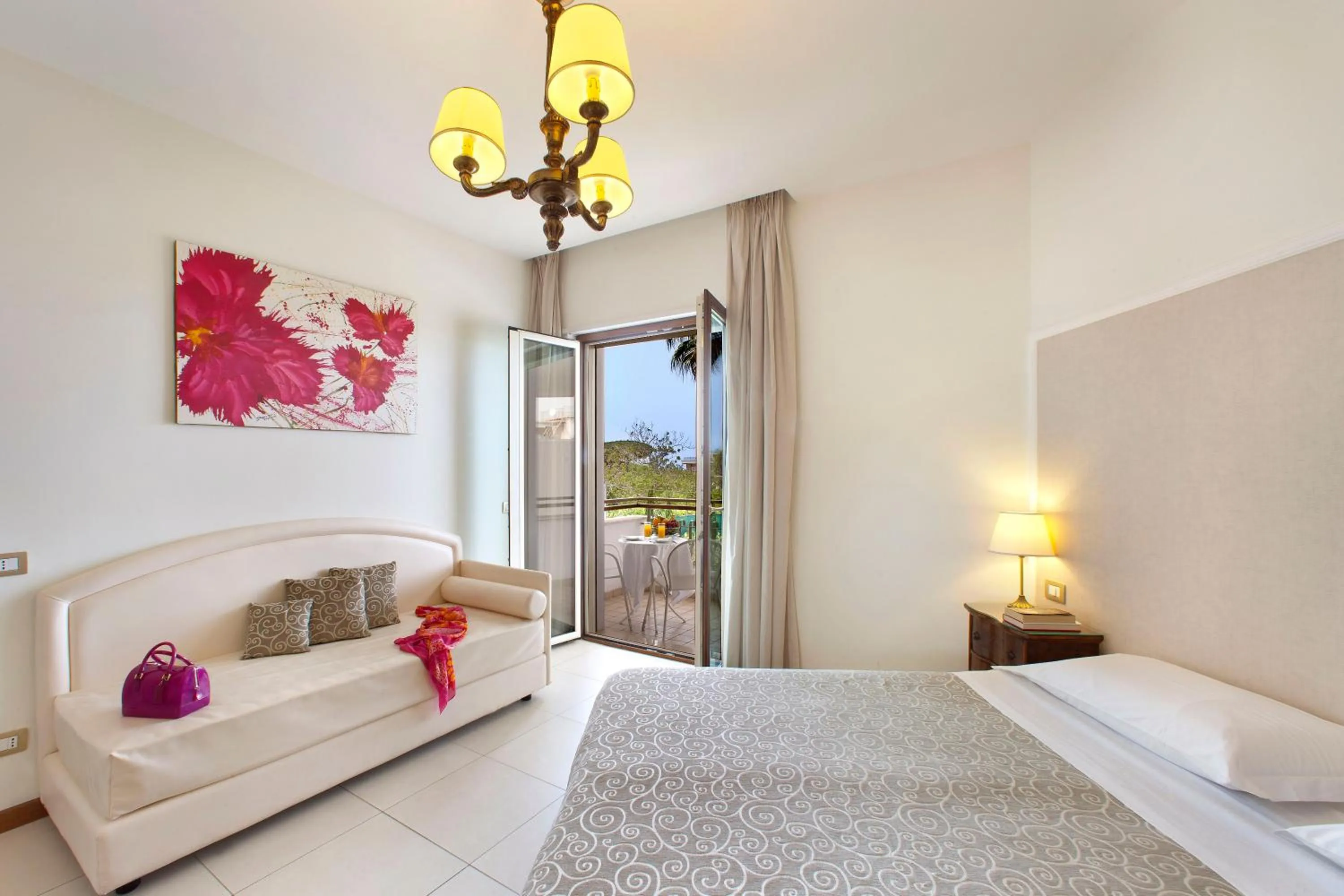 Bedroom, Bed in Hotel Alpha