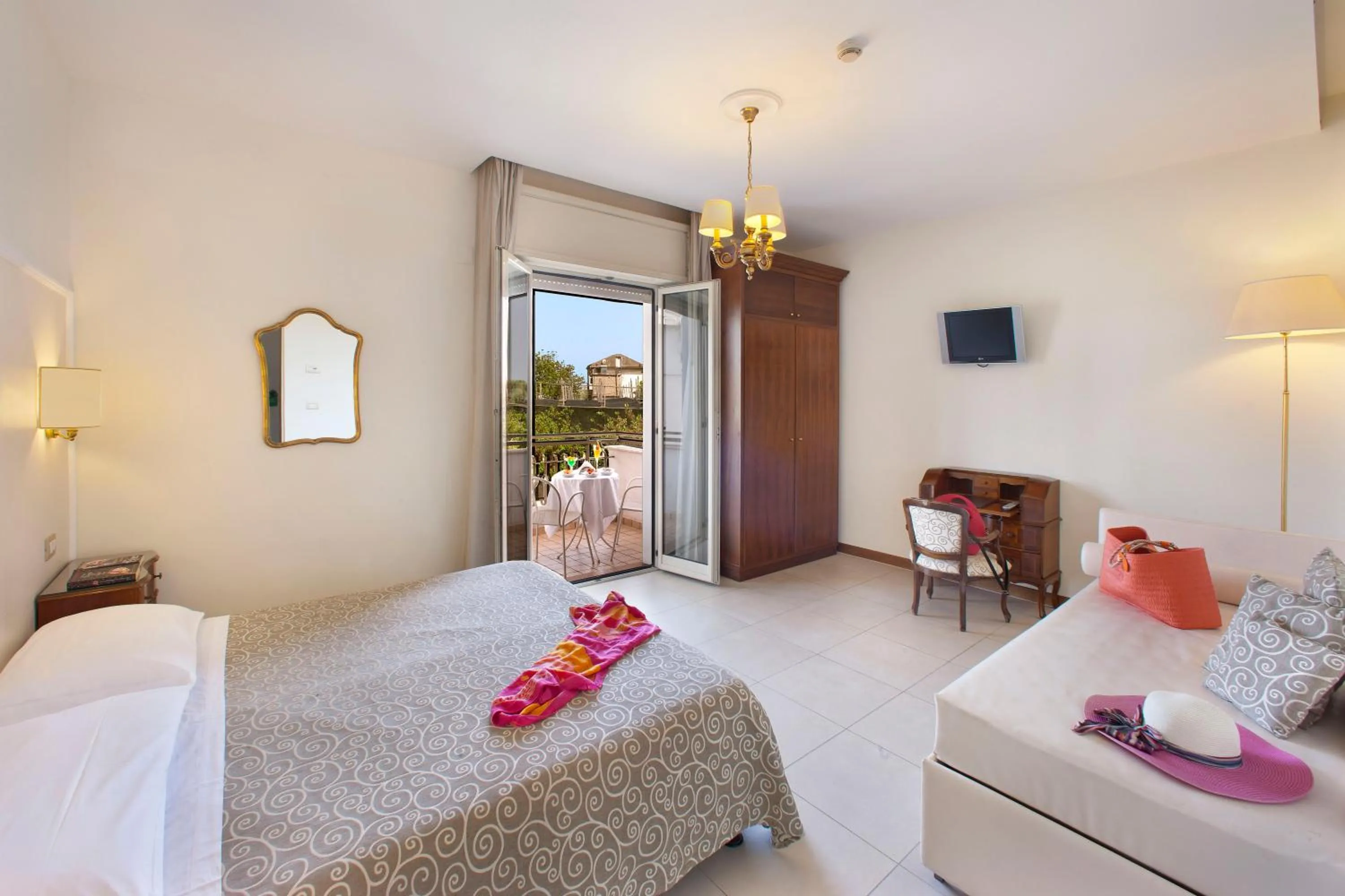 Balcony/Terrace, Bed in Hotel Alpha