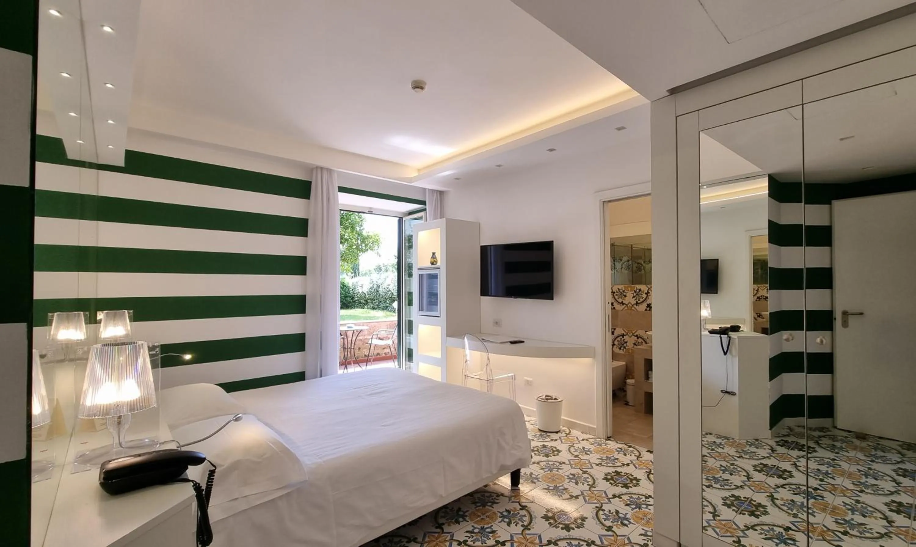 Patio, Bed in Hotel Alpha