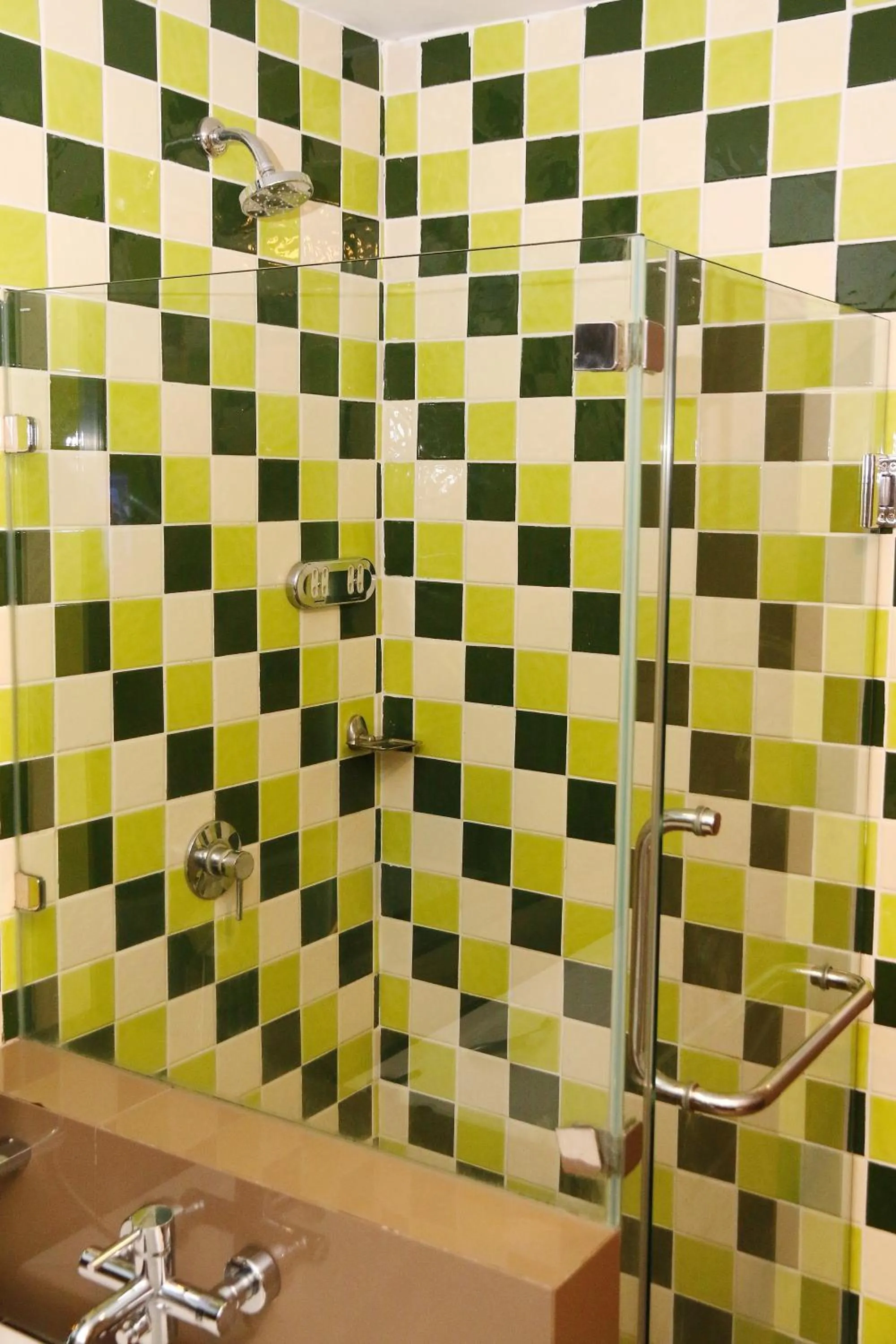 Shower in Arthitaya Green Nature Hotel & Lakkhana Poolside Resort