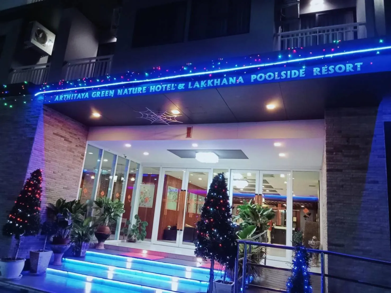 Property building in Arthitaya Green Nature Hotel & Lakkhana Poolside Resort