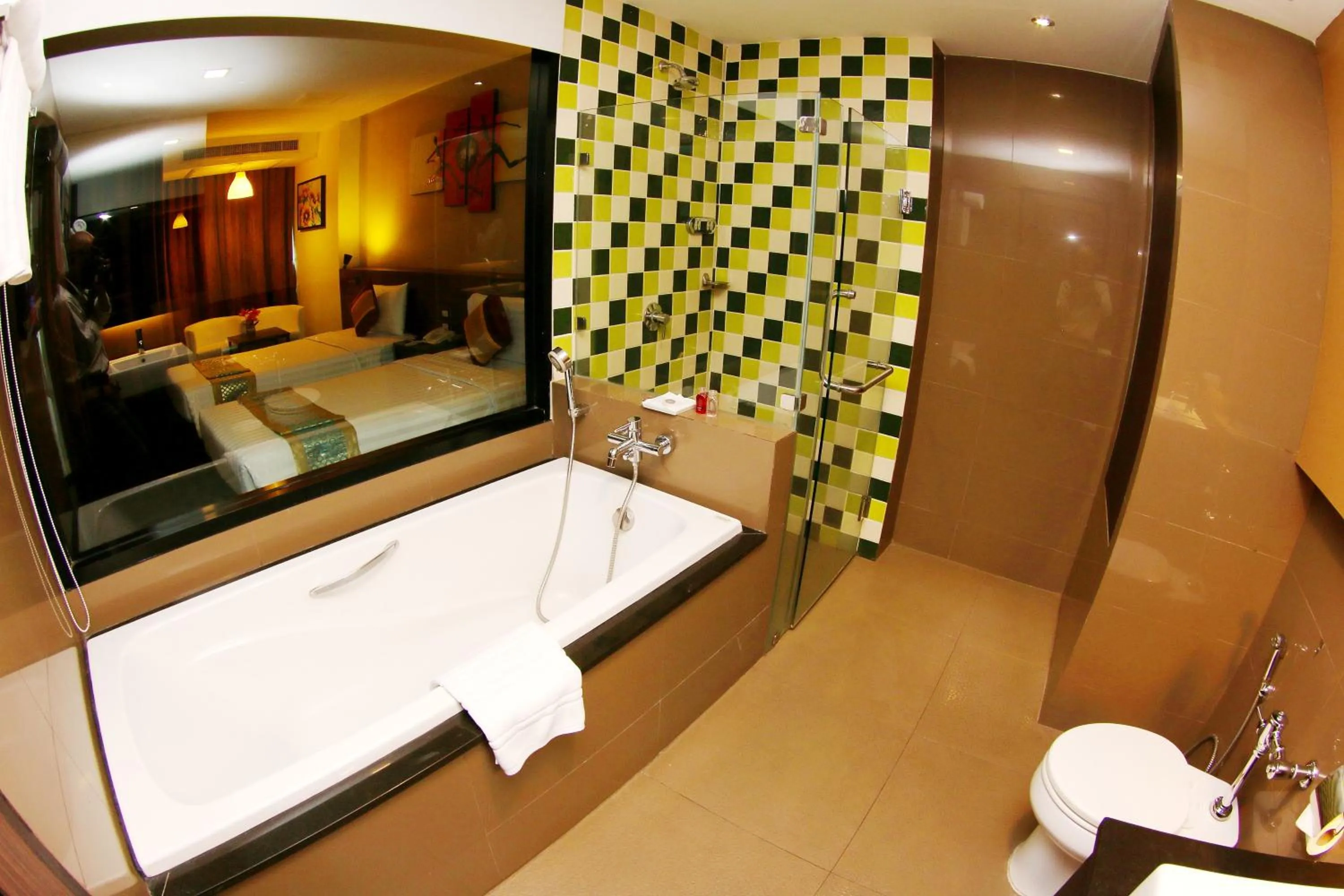 Shower, Bed in Arthitaya Green Nature Hotel & Lakkhana Poolside Resort