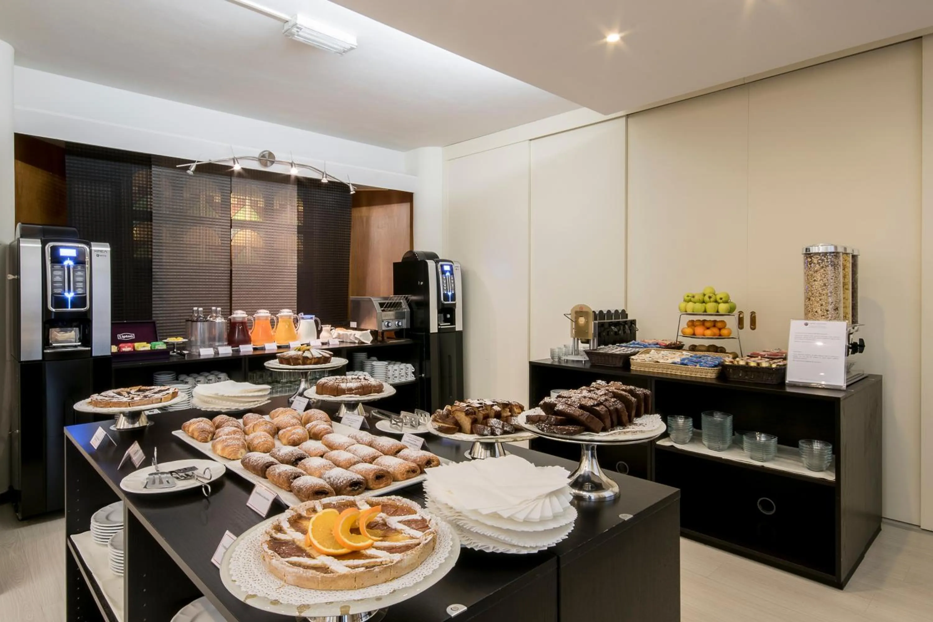 Food and drinks in Hotel Executive