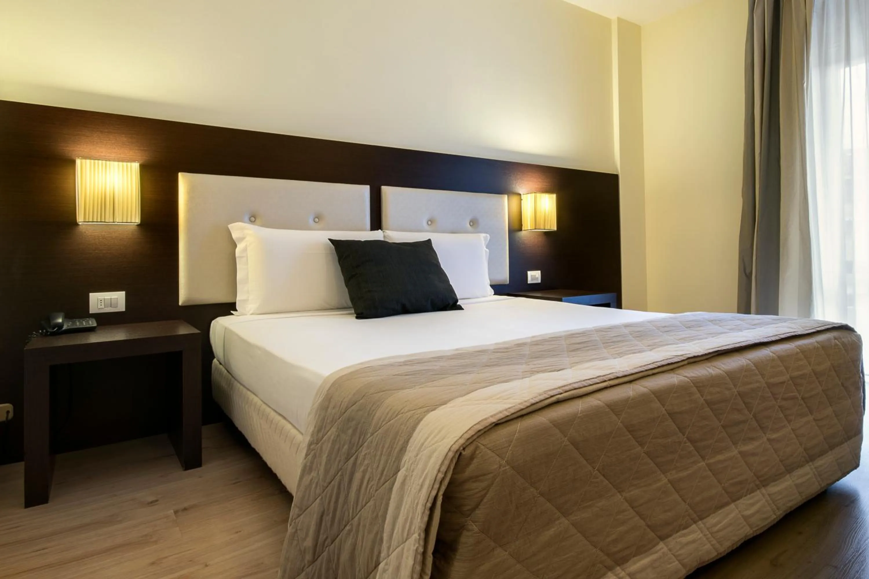 Bedroom, Bed in Hotel Executive