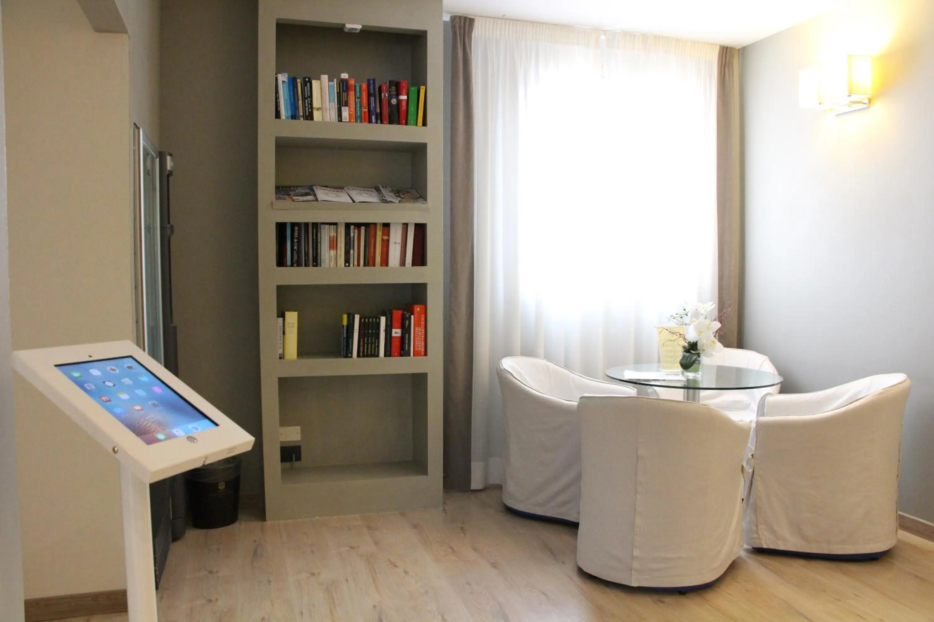 Area and facilities in Hotel Executive