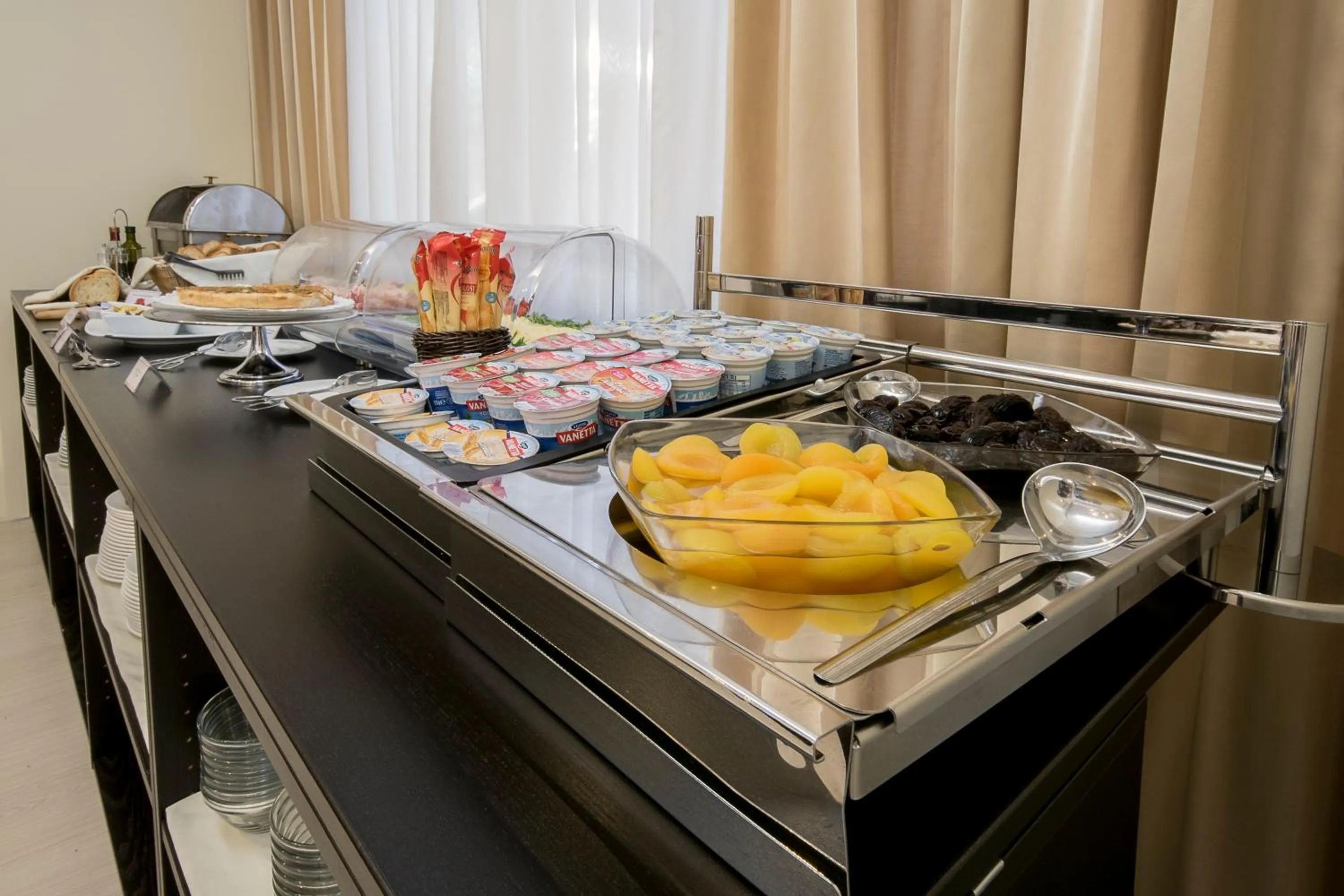 Buffet breakfast in Hotel Executive