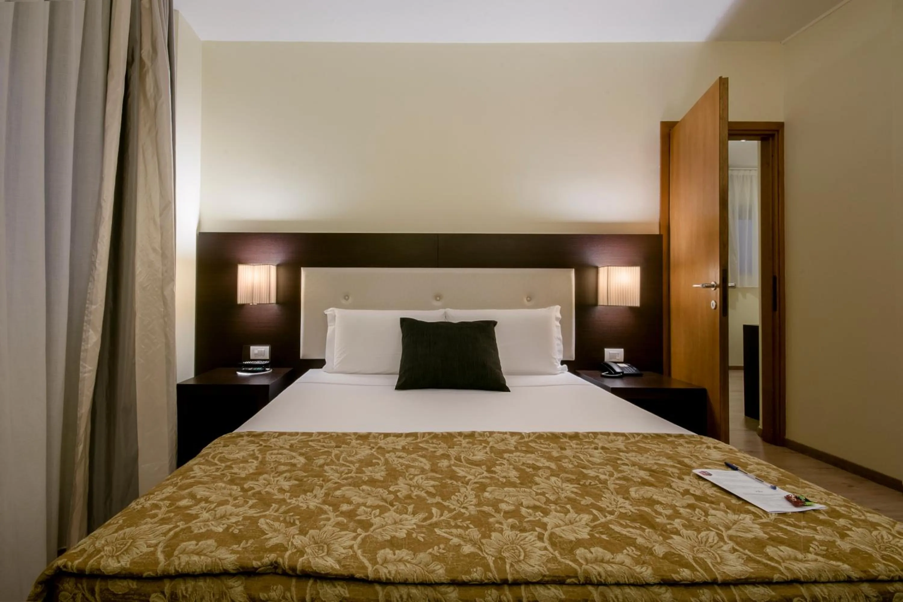 Bed in Hotel Executive