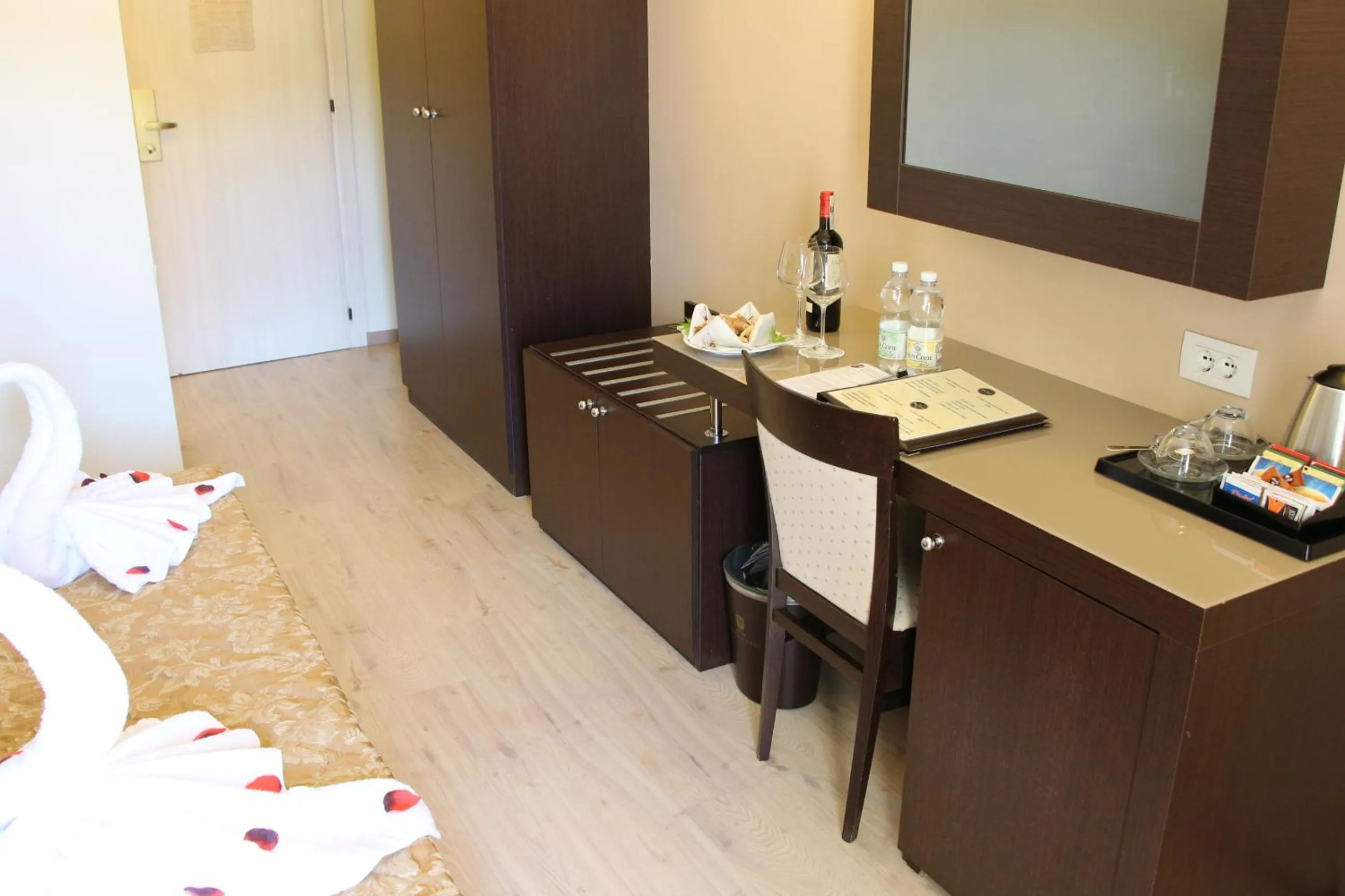 Photo of the whole room, Bed in Hotel Executive