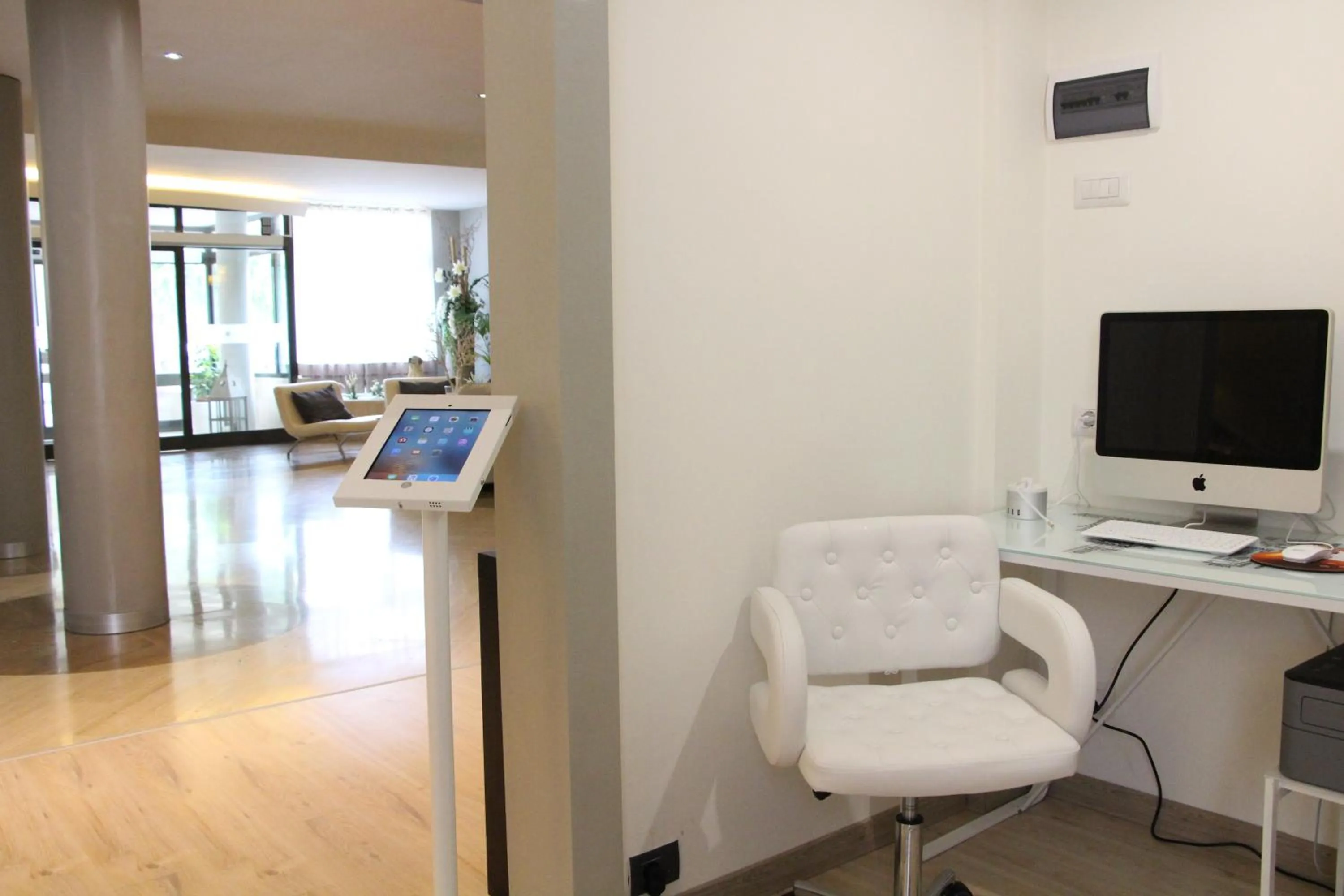 Area and facilities in Hotel Executive