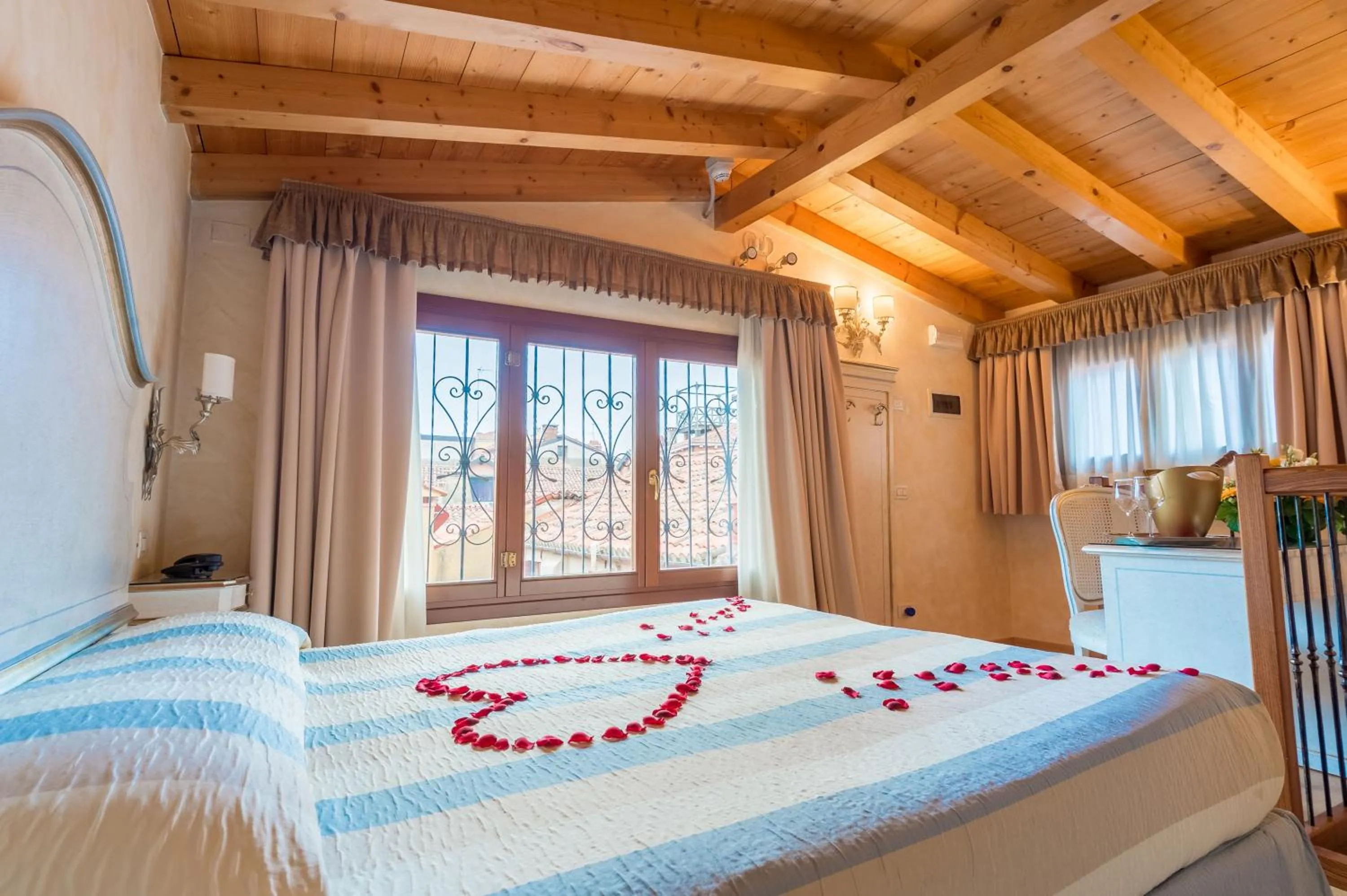 Bed in Hotel Mercurio