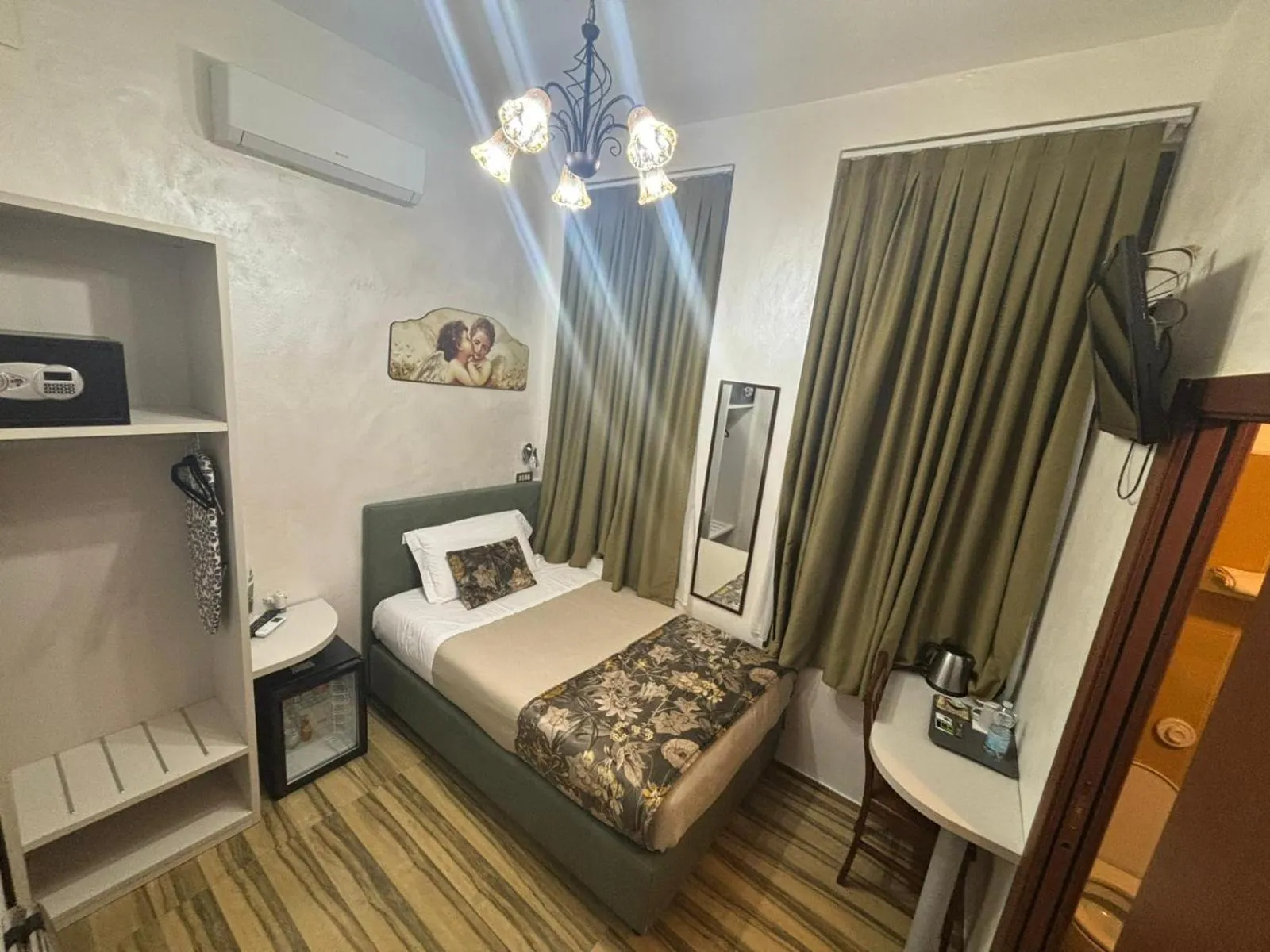 Bedroom, Bed in Hotel Ester