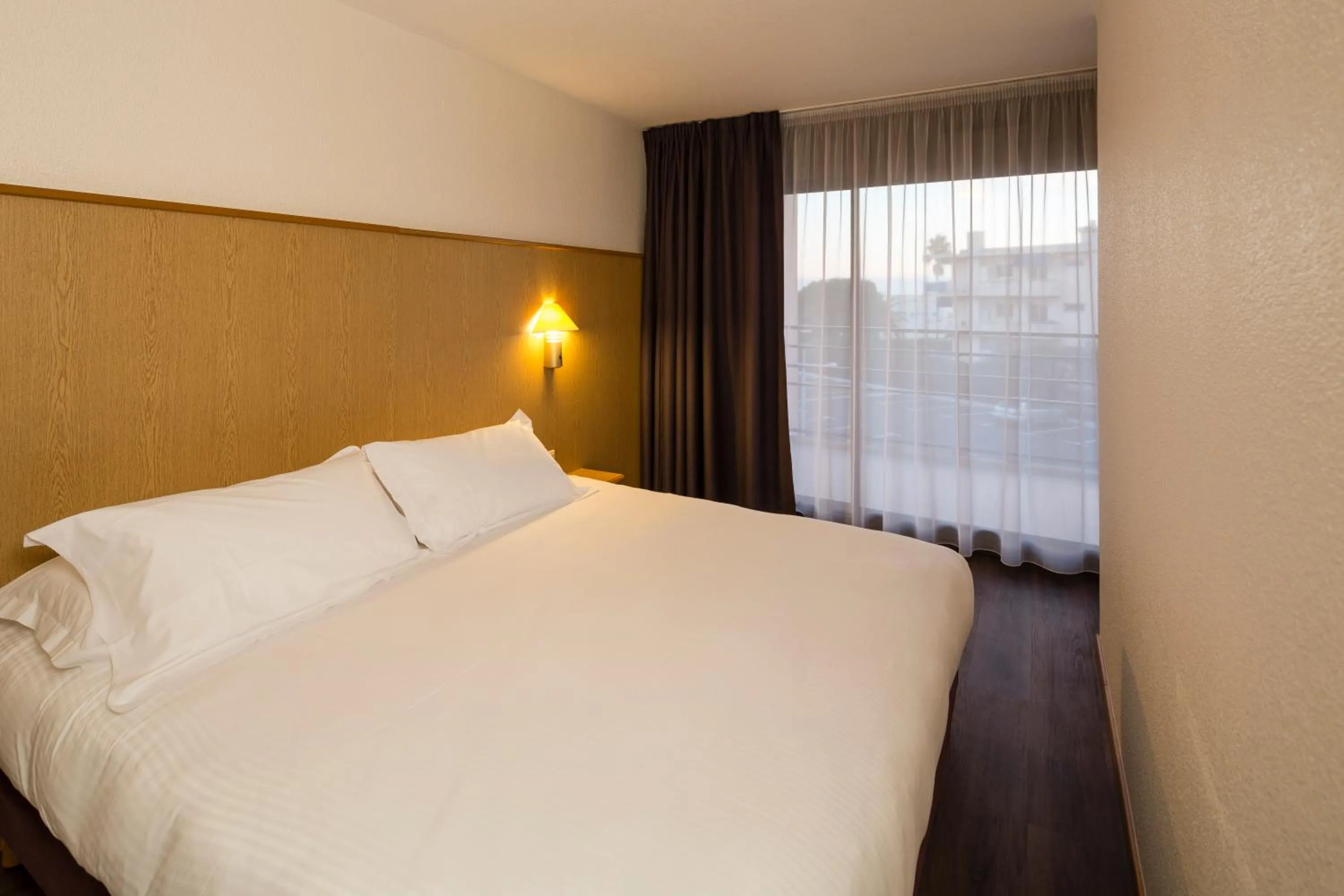 Bedroom, Bed in Thalazur Antibes - Résidence & Spa