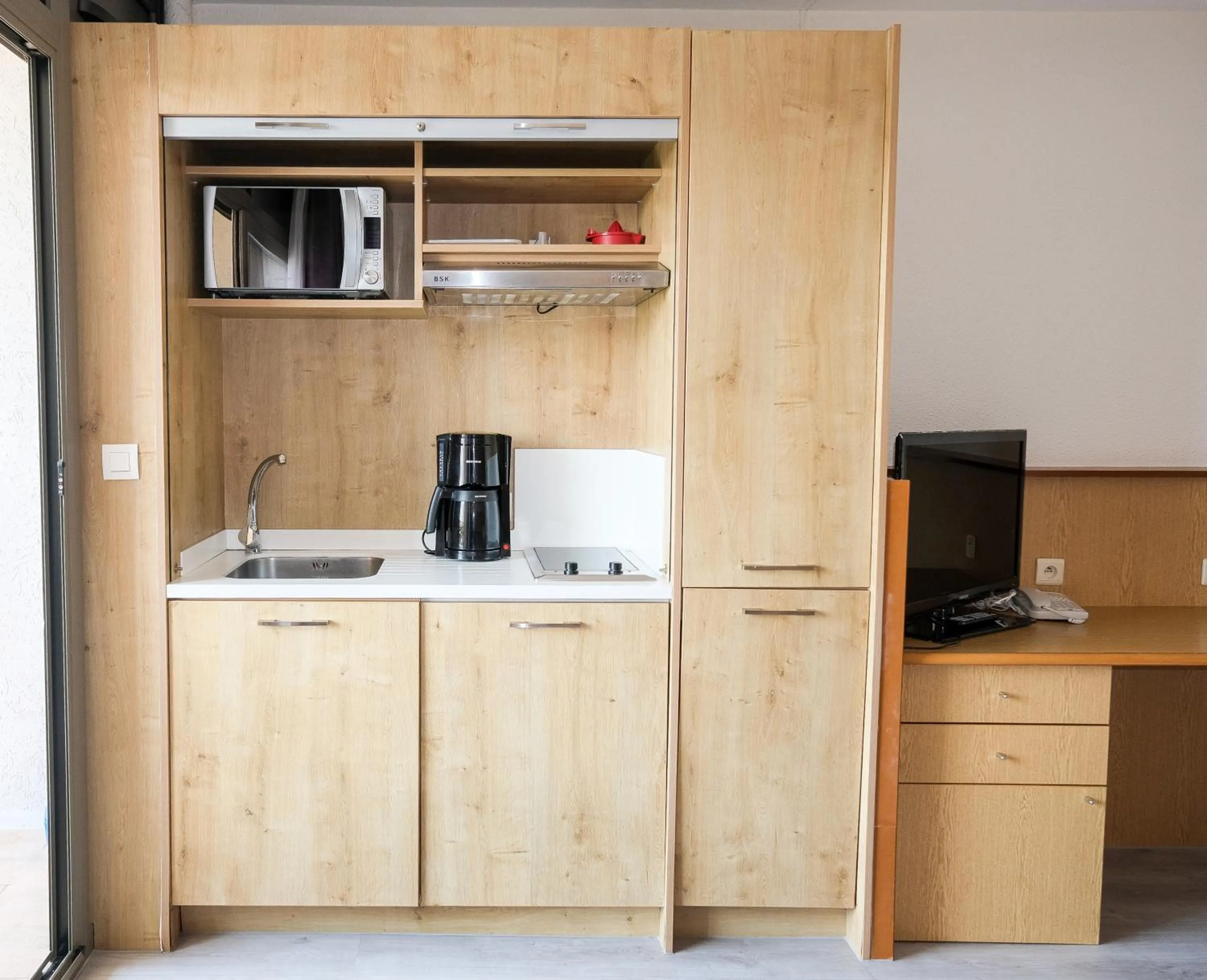 Kitchen or kitchenette in Thalazur Antibes - Résidence & Spa