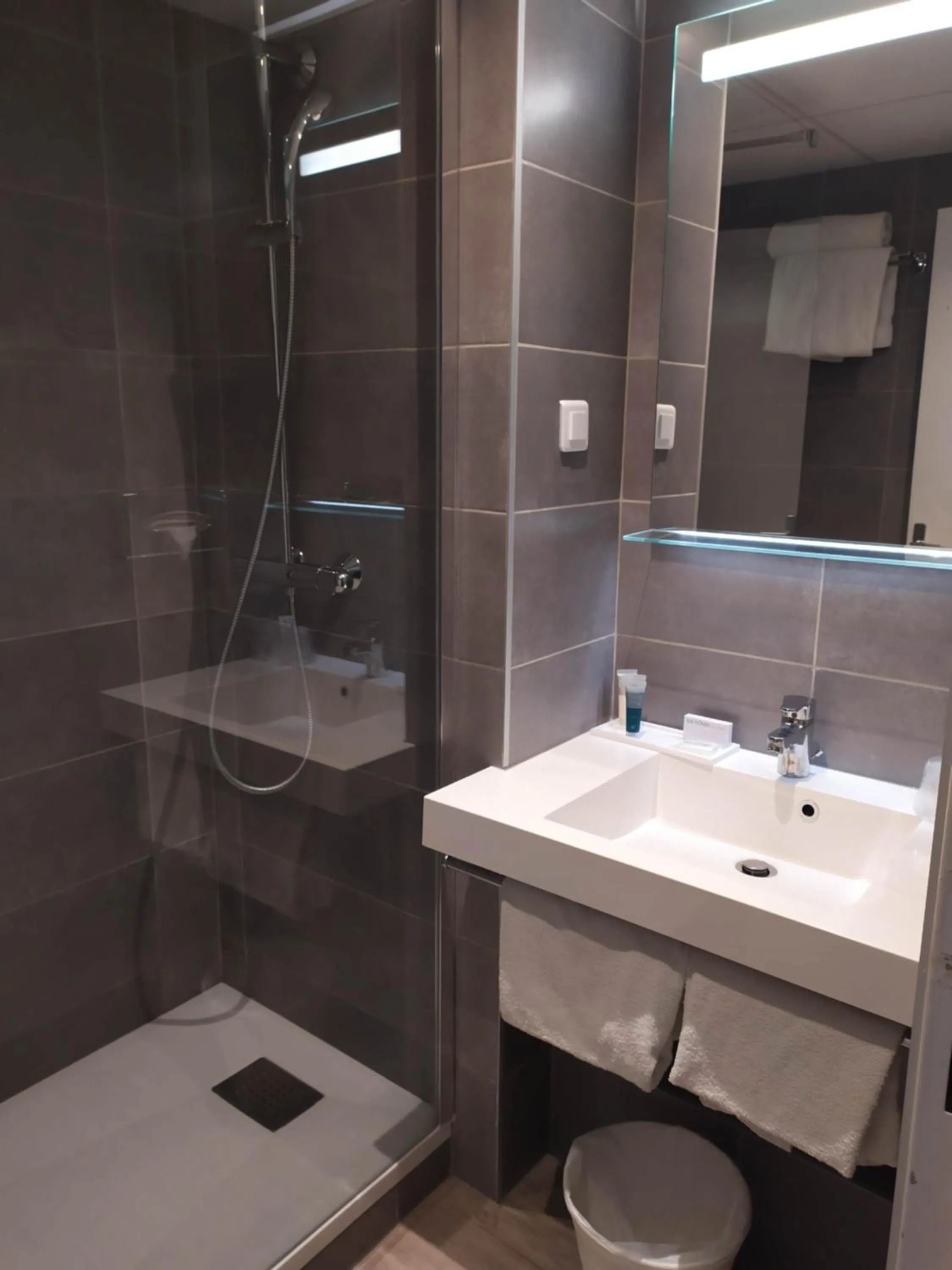 Shower in Thalazur Antibes - Résidence & Spa