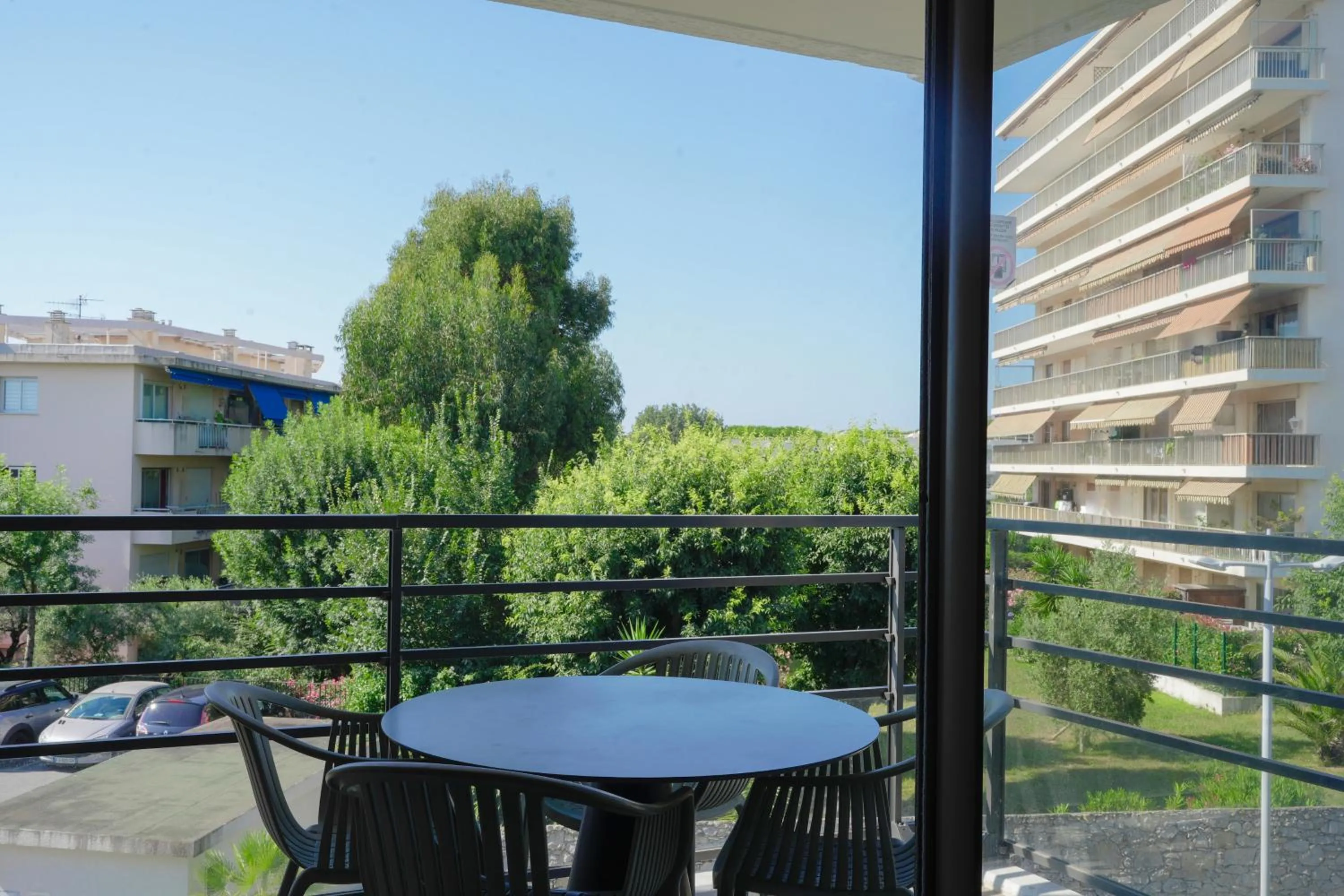 Quiet street view in Thalazur Antibes - Résidence & Spa