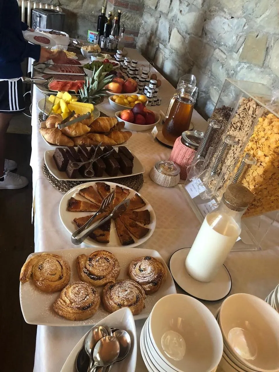 Buffet breakfast in Villa Cassia di Baccano