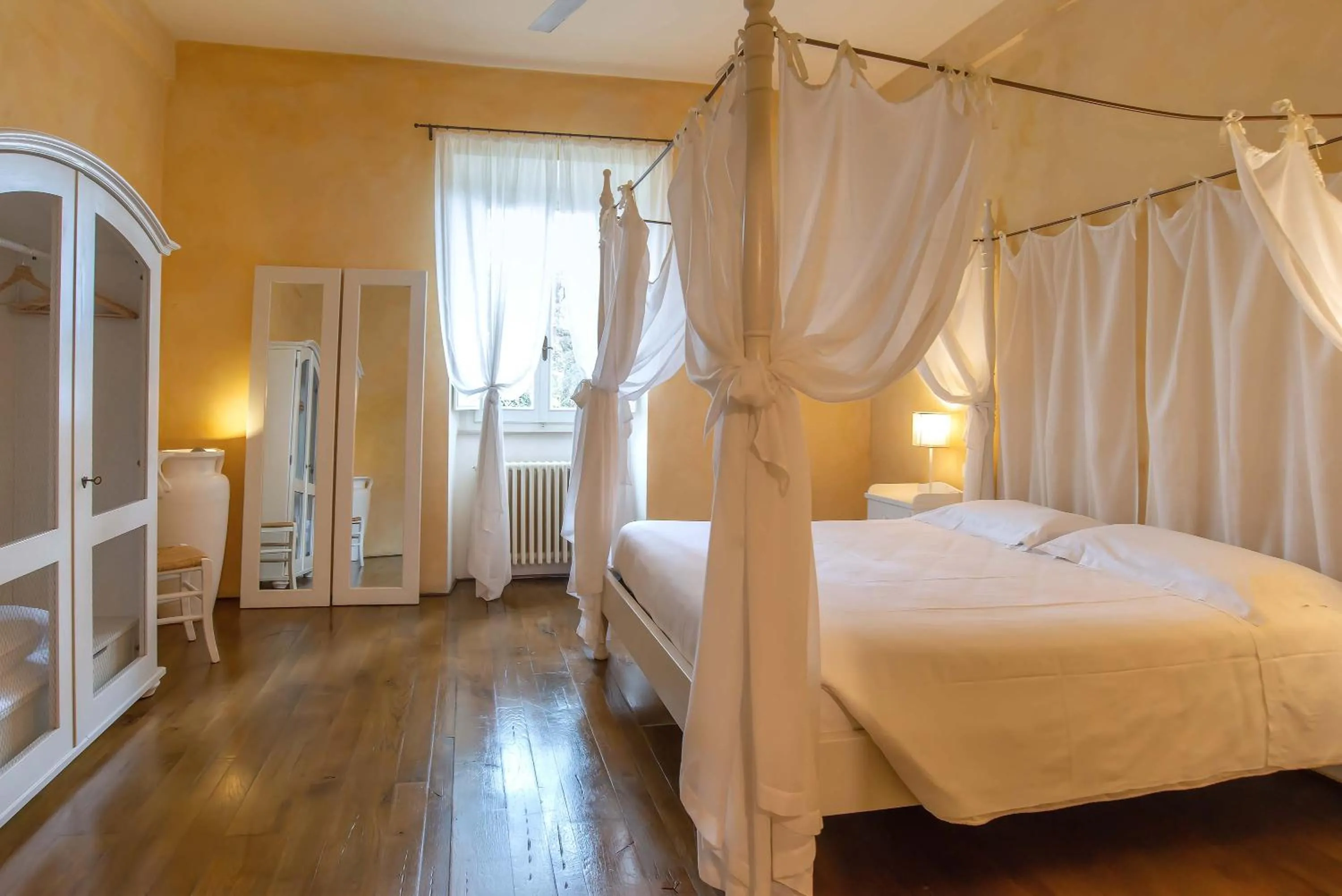 Bedroom, Bed in Villa Cassia di Baccano