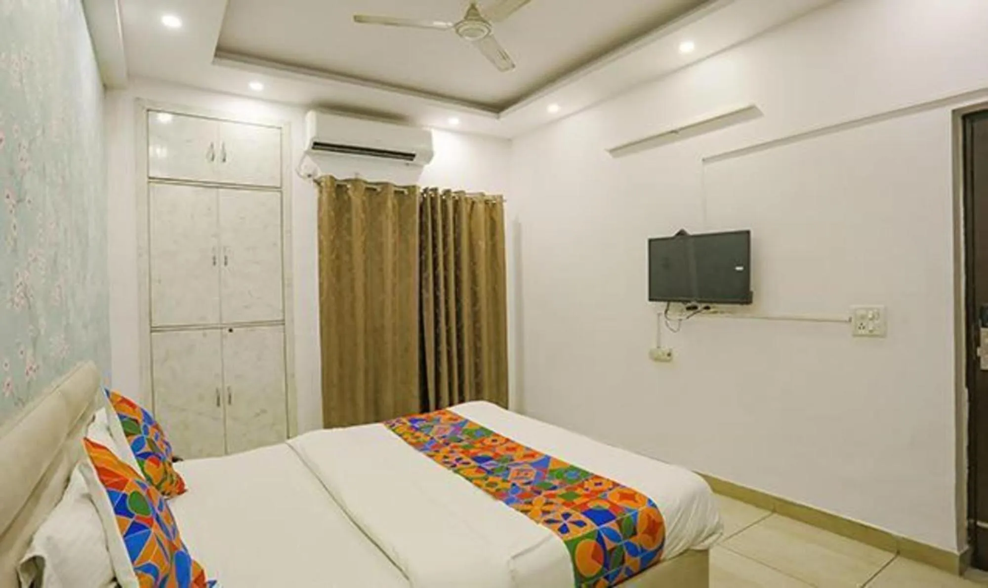 Bed in FabHotel Comfirt Inn