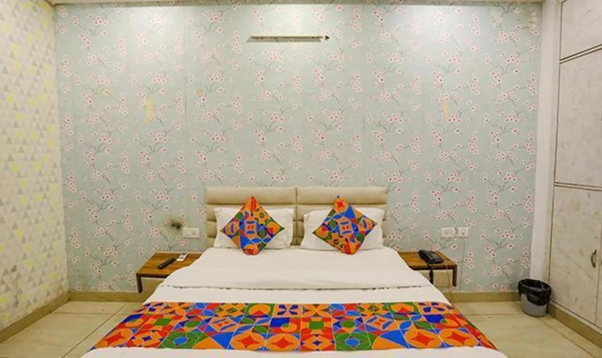 Bed in FabHotel Comfirt Inn