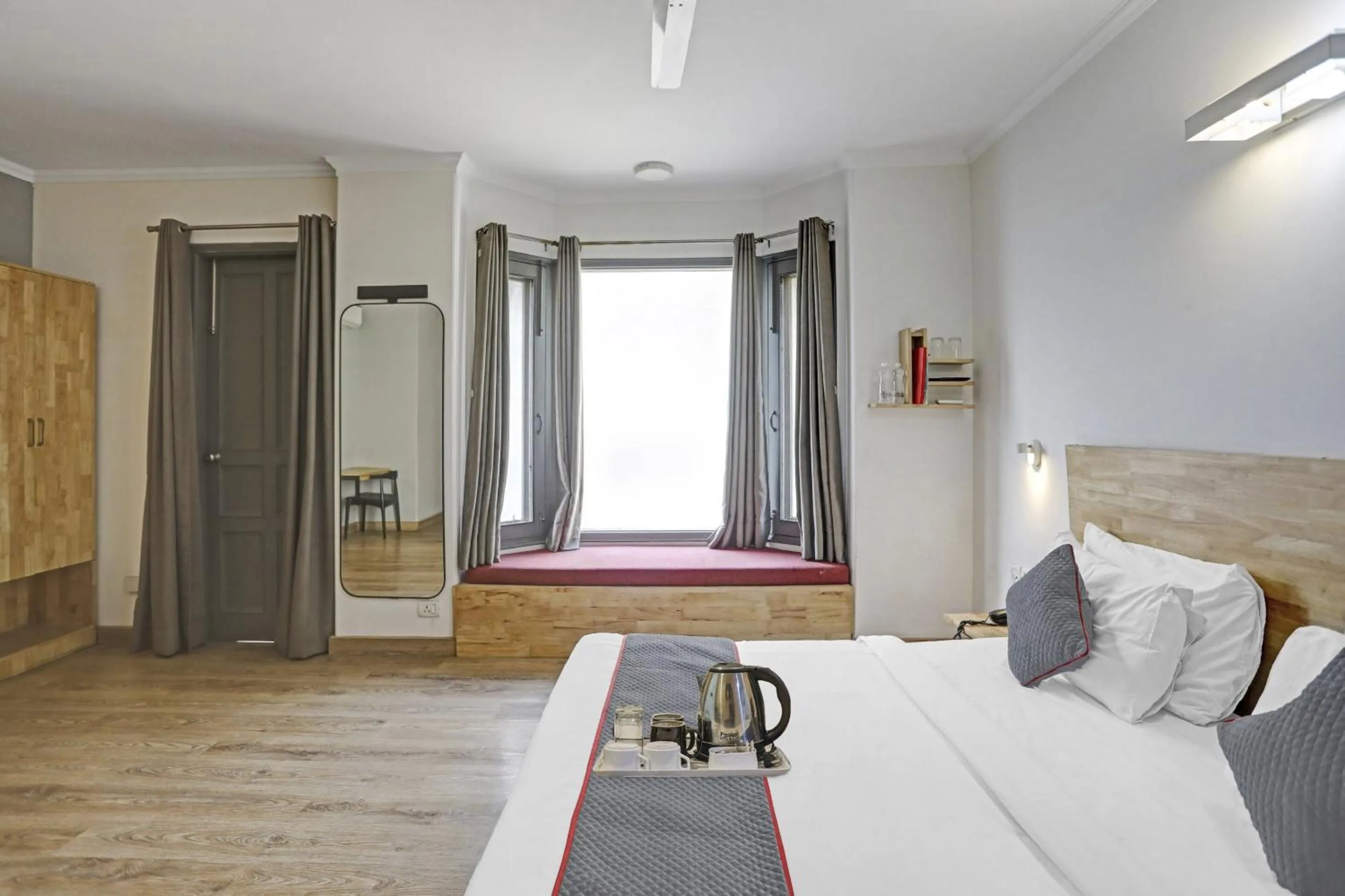 Bedroom, Bed in Super Townhouse Crystal Leaf