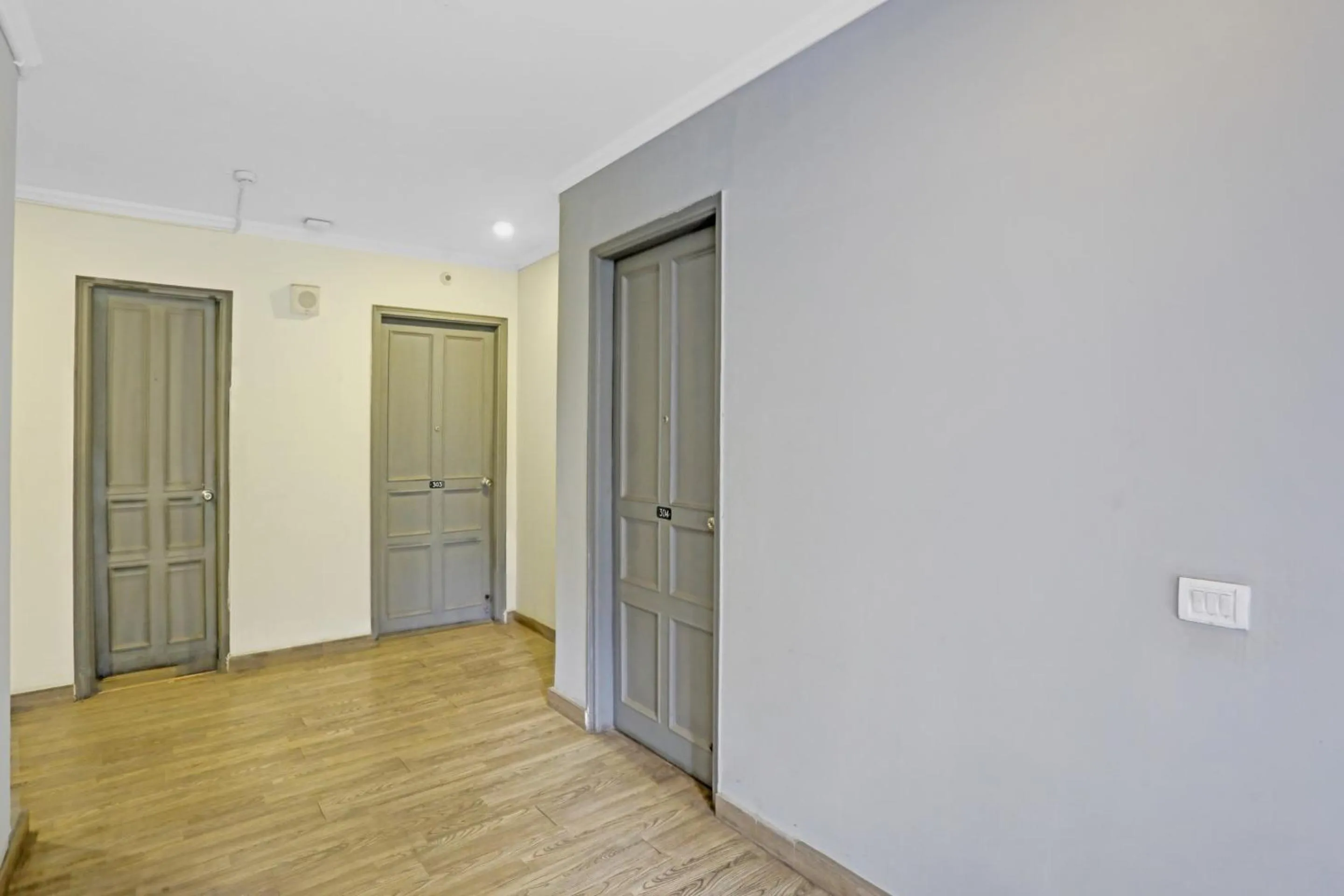 Lobby or reception in Super Townhouse Crystal Leaf