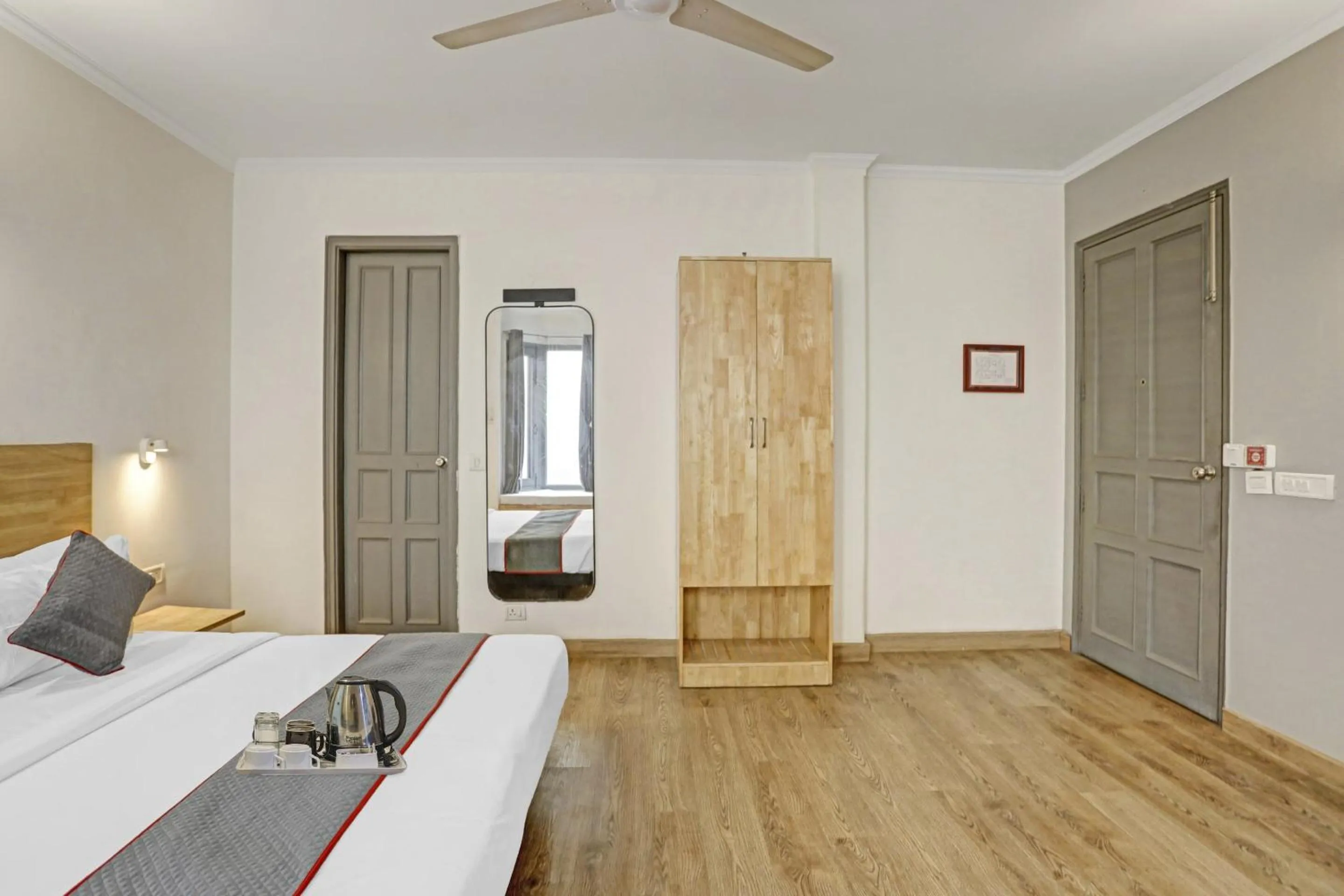 Bedroom, Bed in Super Townhouse Crystal Leaf