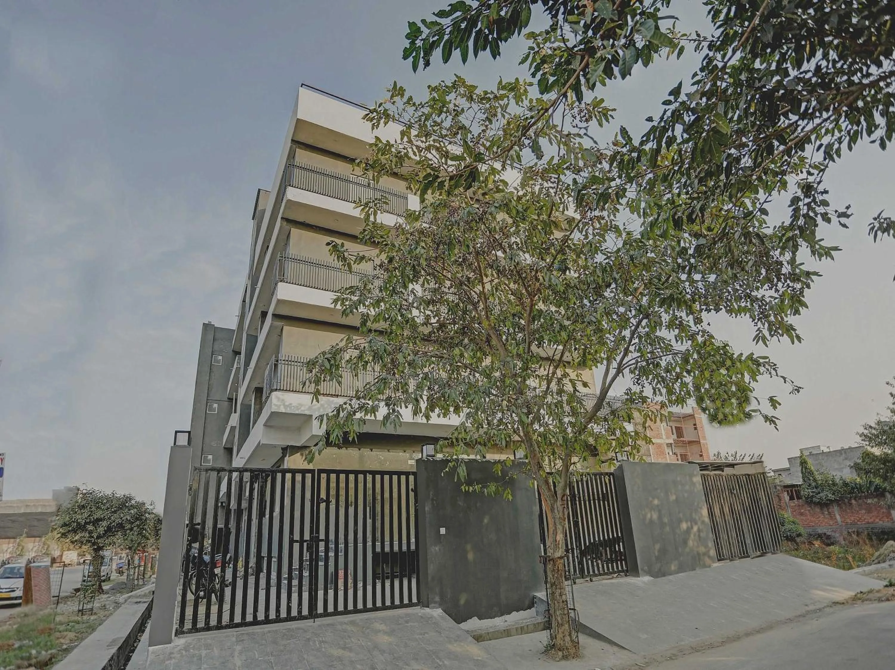 Facade/entrance in Super Townhouse Crystal Leaf