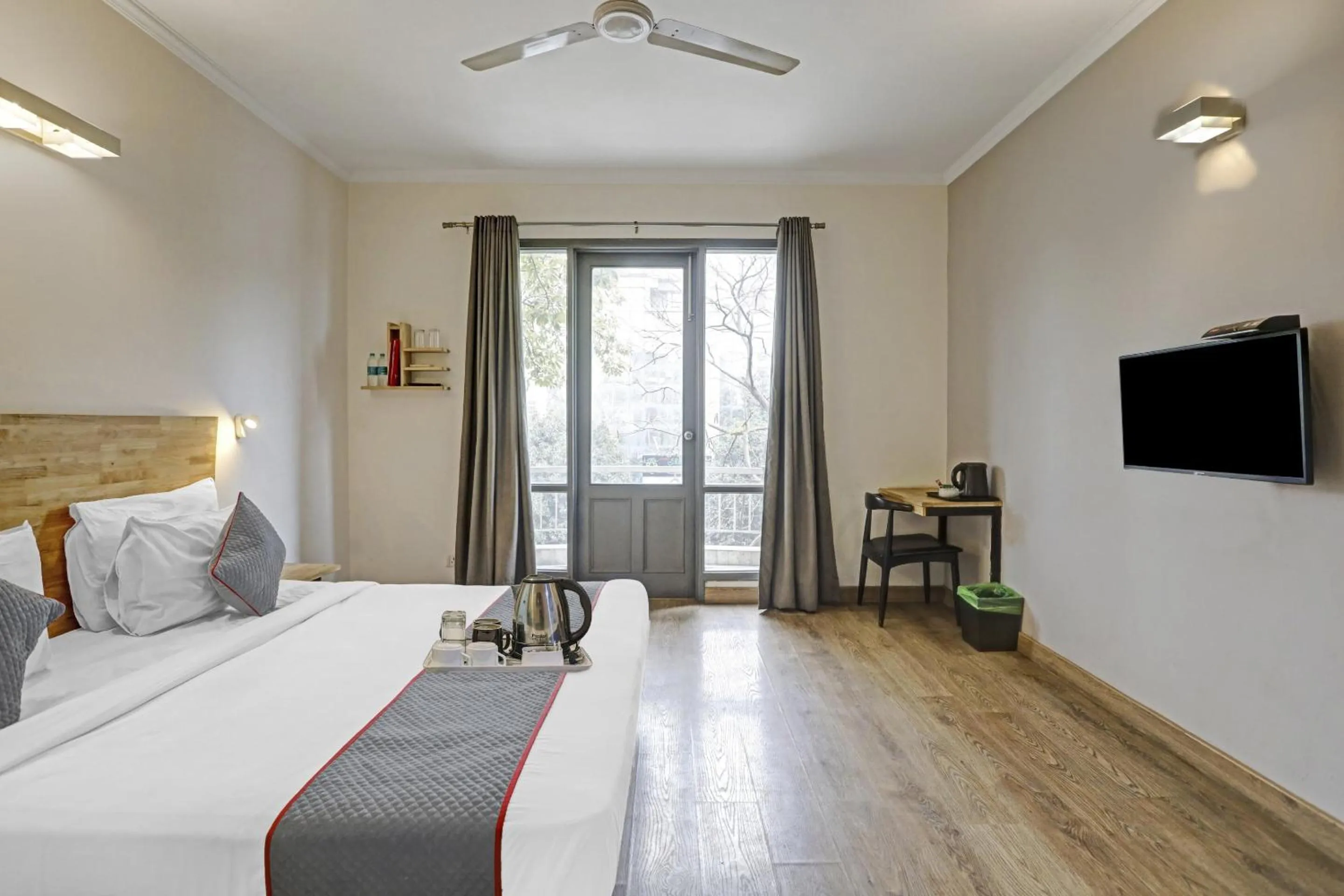 Facade/entrance, Bed in Super Townhouse Crystal Leaf